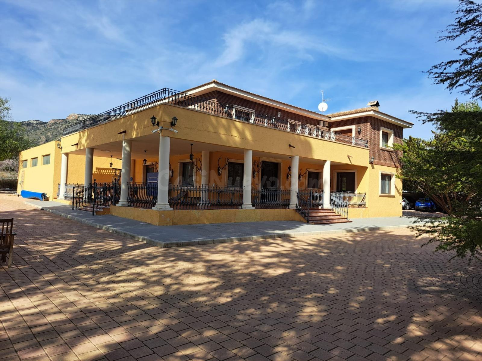 EXELENTE VILLA RUSTICA EN SALINAS ( ALICANTE )