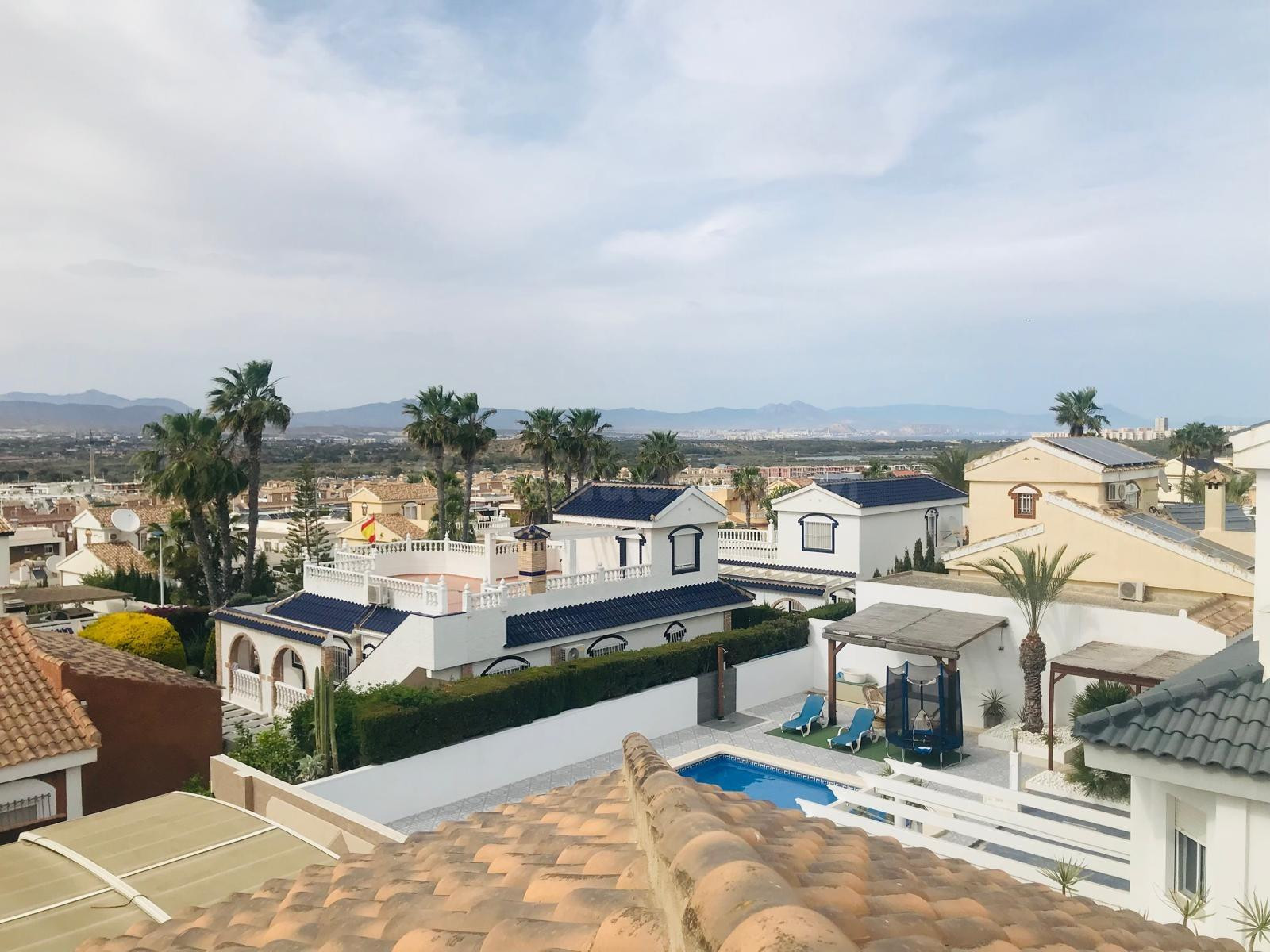 EXELENTE CASA EN GRAN ALACANT / ALQUILER LARGA TEMPORADA