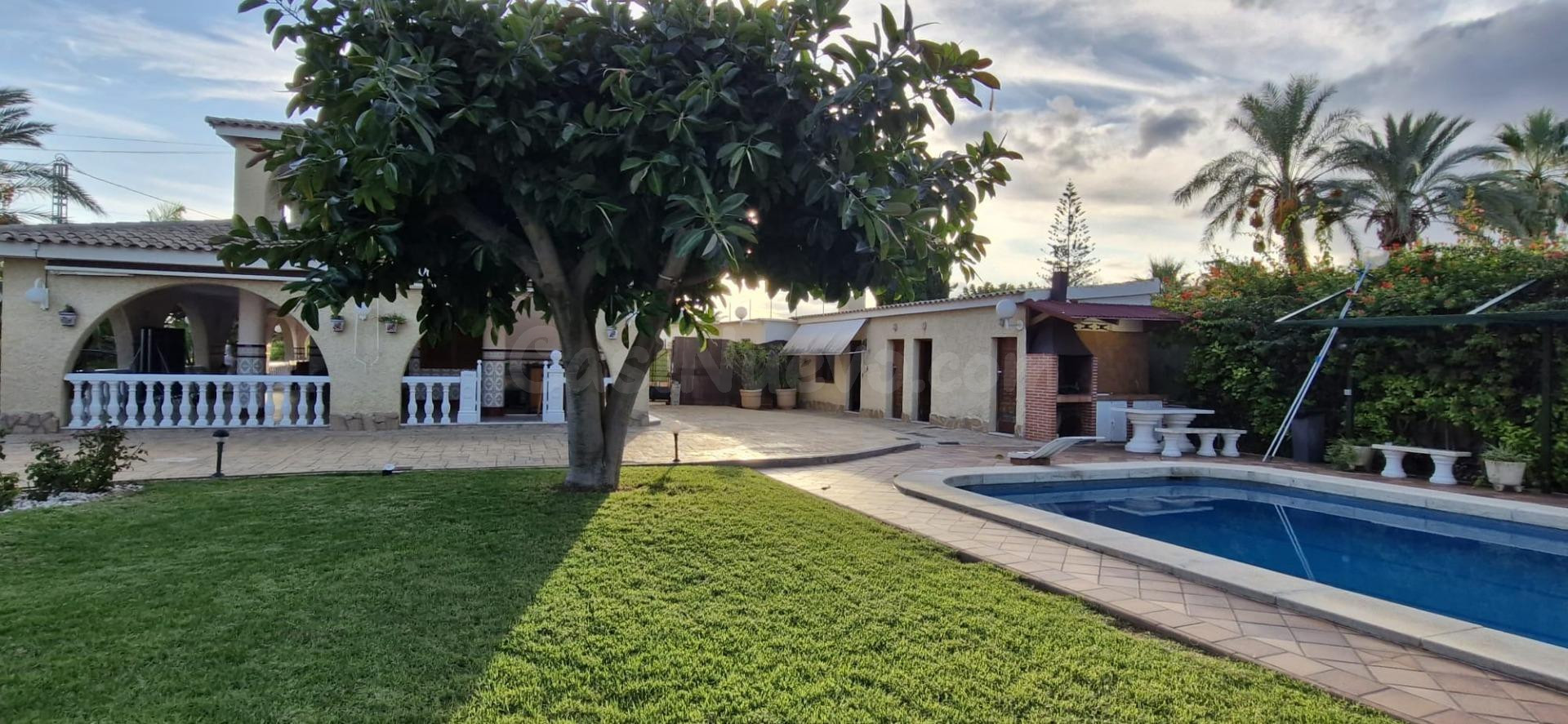 LUJOSA VILLA  EN ALQUILER LARGA TEMPORADA!