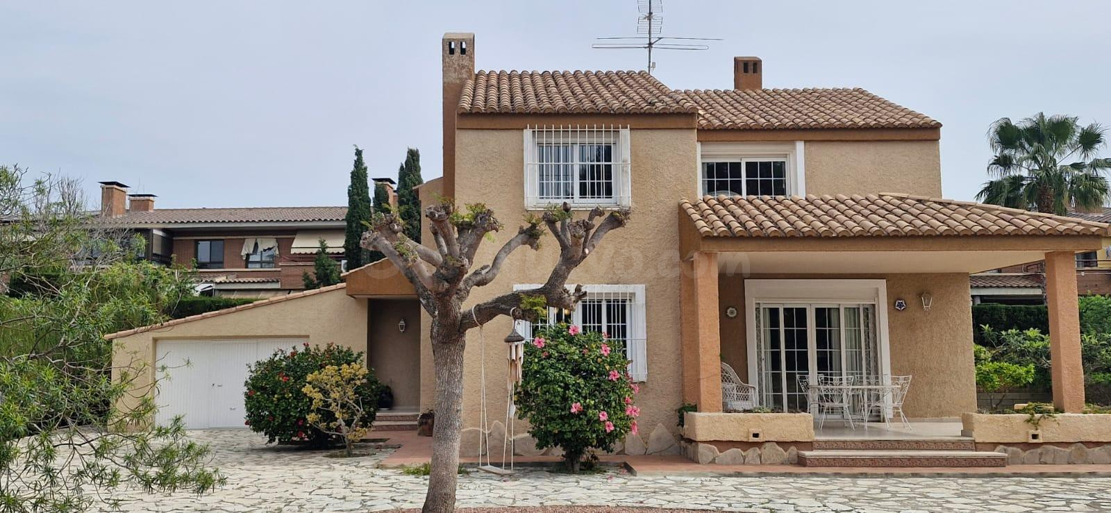 VILLA INDEPEMDIENTE EN ALMAJADA-RAVEL ( Mutxamel/ Alicante )