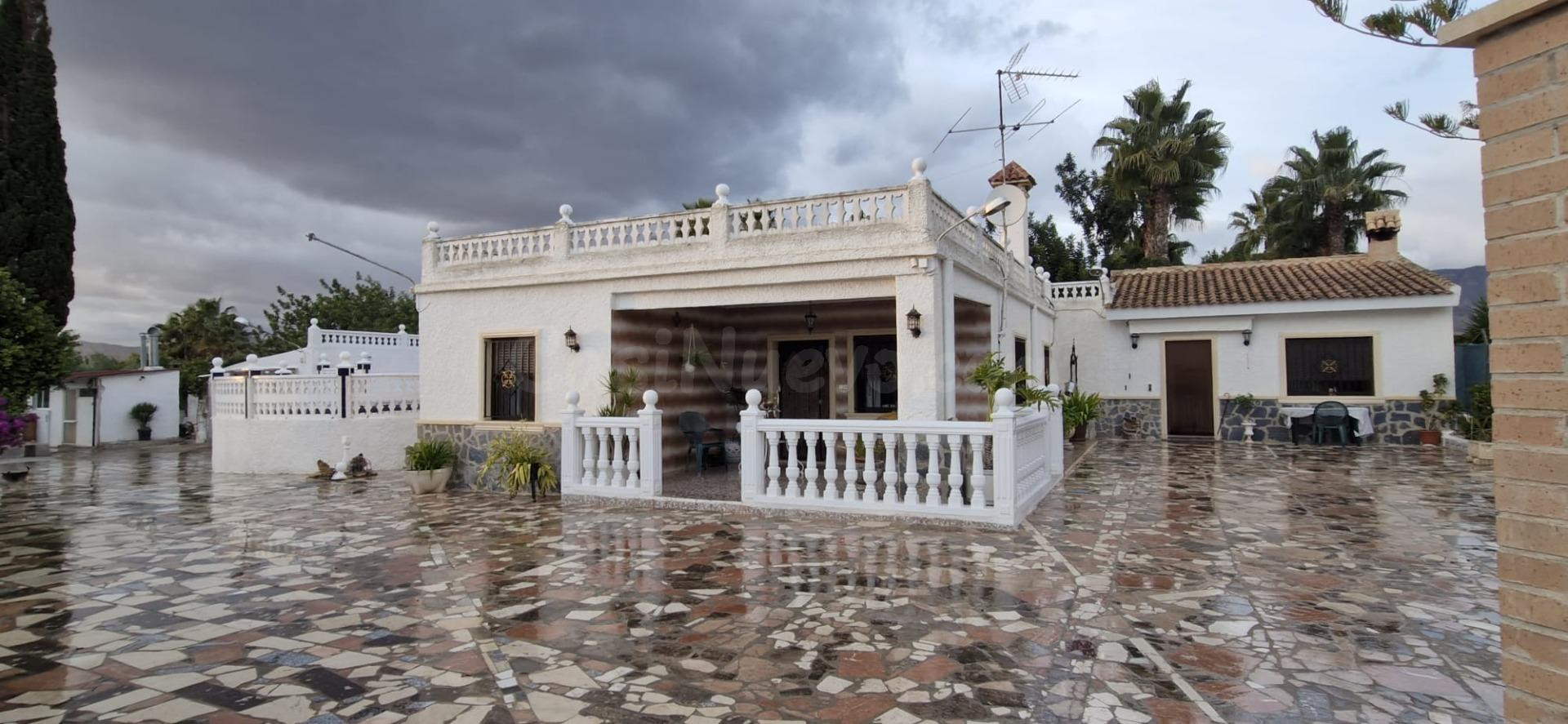 IMPECABLE CASA CON TERRENO EN ALBATERA