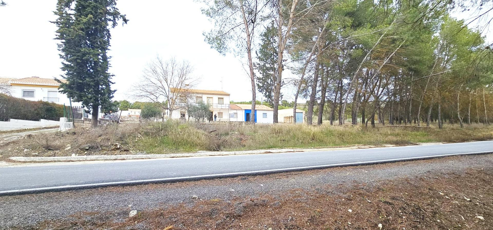 VILLA CON ALTO POTENCIAL DE EXPLOTACIÓN TURÍSTICA FRENTE AL PANTANO DE LOS BERMEJALES (GRANADA)