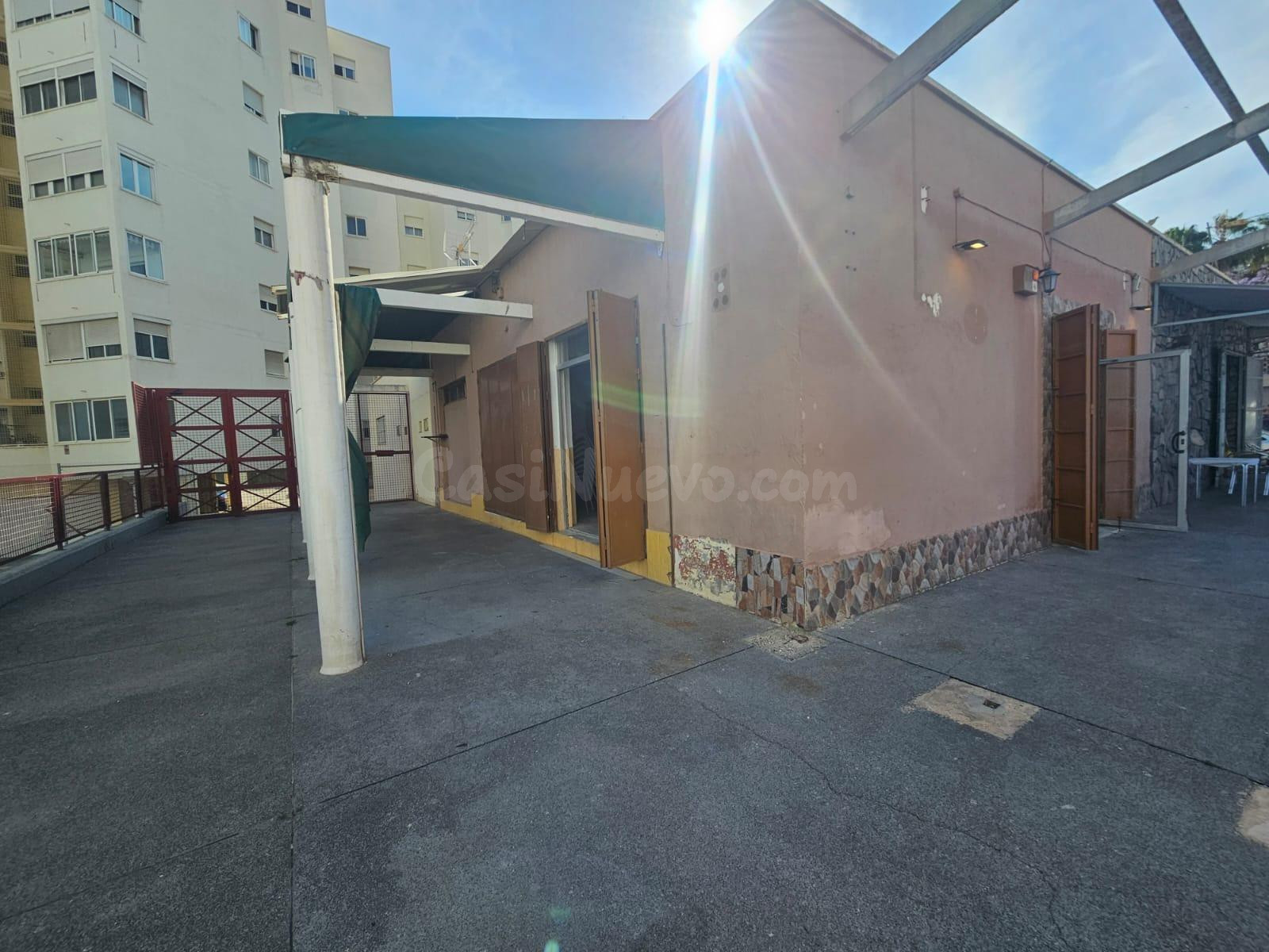 SE VENDE LOCA EN EL BARRIO DE GRAN VÍA SUR CON LICENCIA LISTO PARA NEGOCIO O CAMBIO DE USO A VIVIENDA