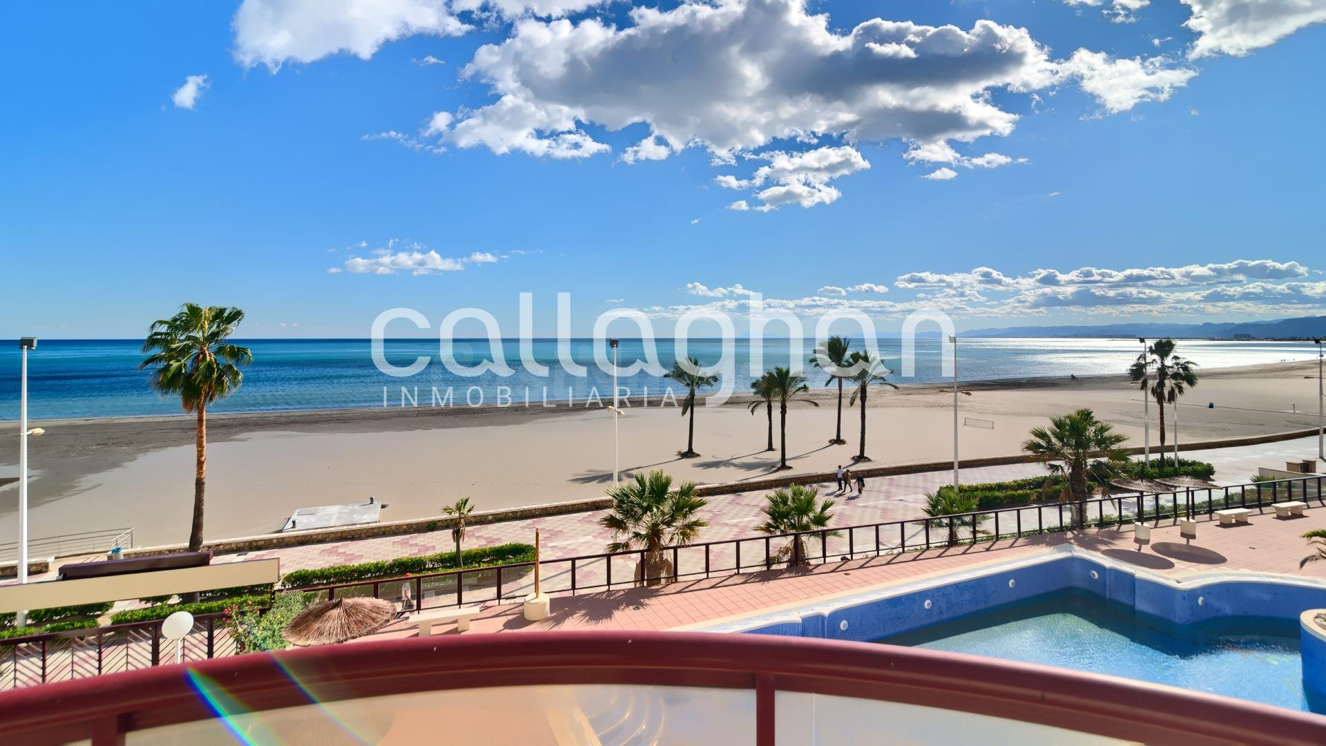 Maravilloso apartamento en primera línea de playa