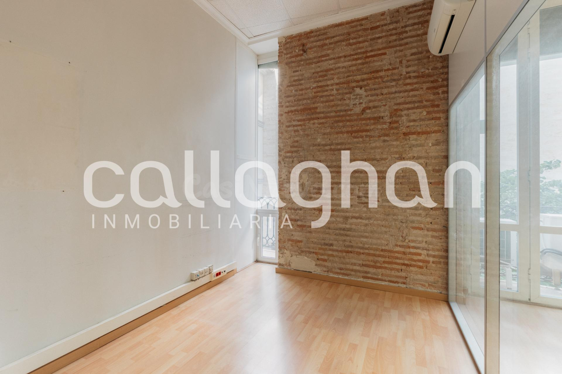 Se alquila oficina en zona Prime, junto a El Corte Inglés de Pintor Sorolla.