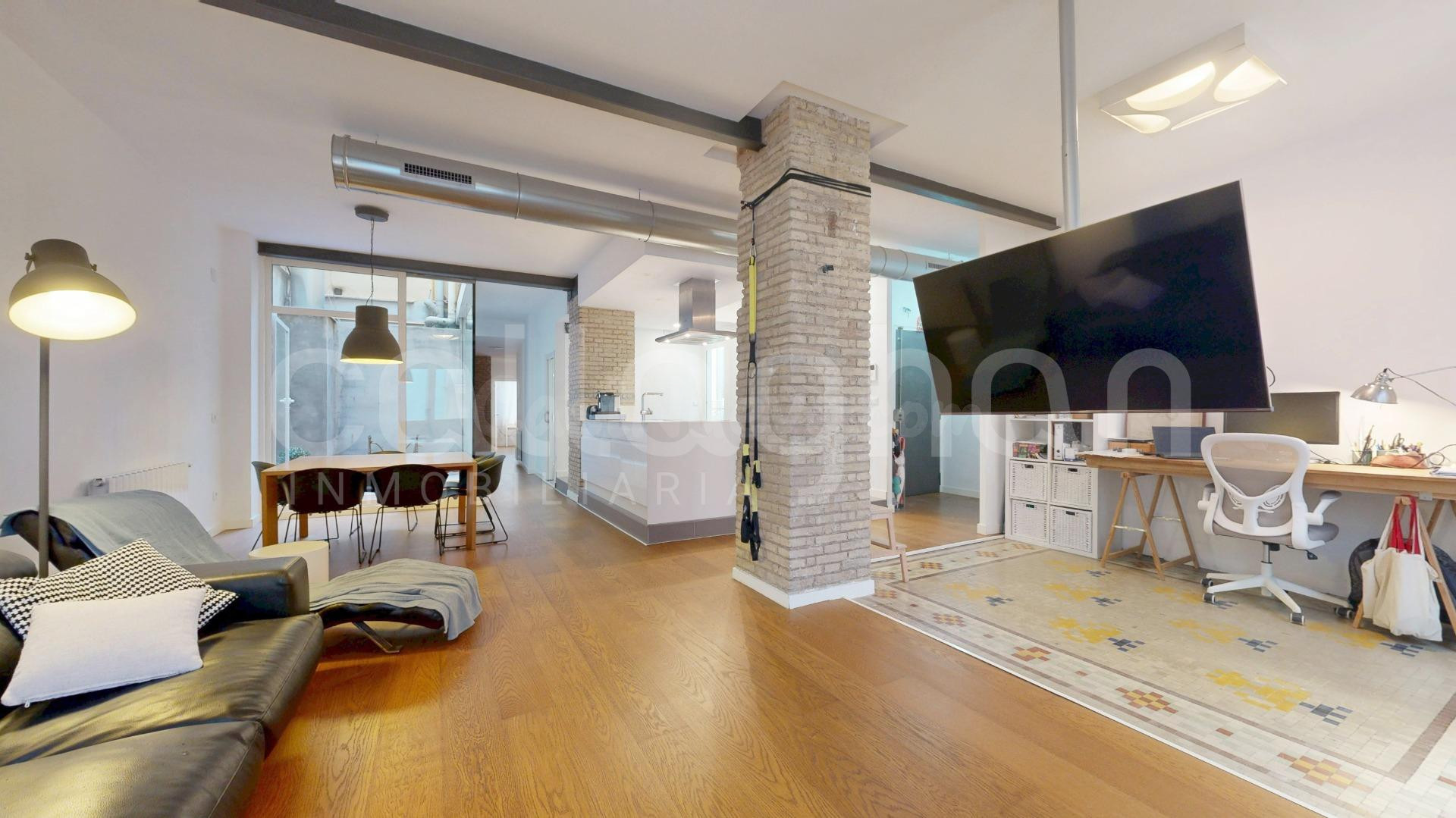 Moderno piso reformado con encanto en Ciutat Vella