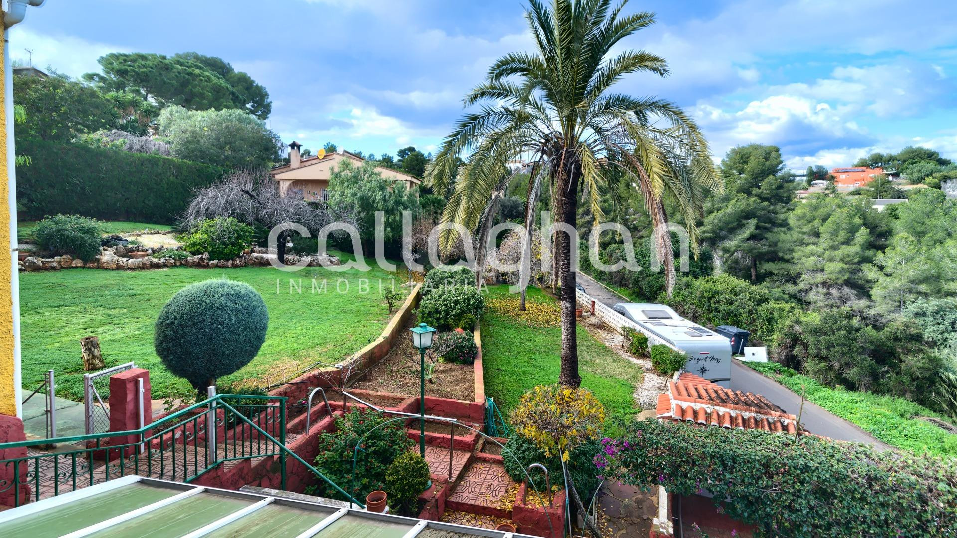Chalet en venta con jardín y piscina en Calicanto-Sierra Perenchiza