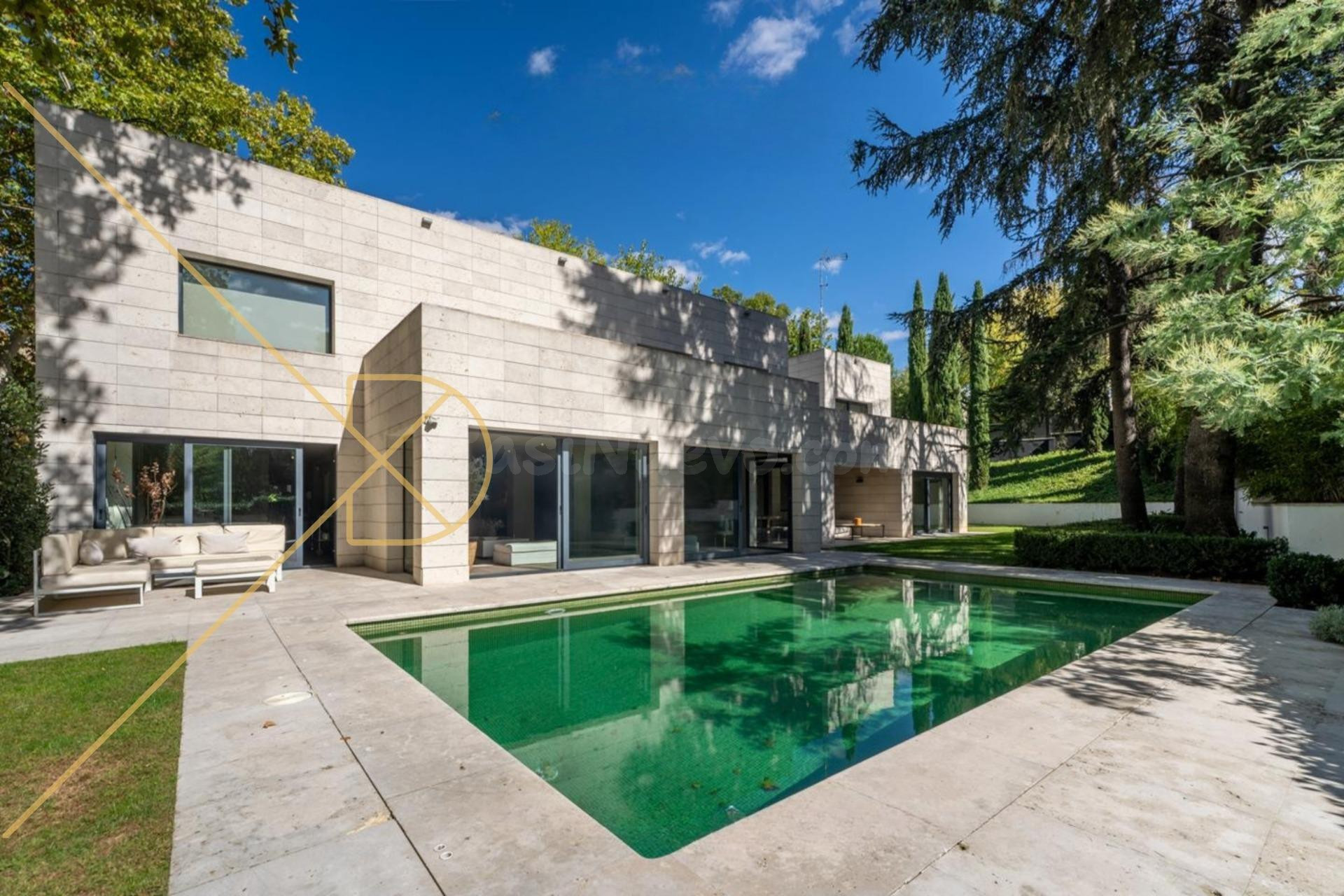 Impresionante casa reformada en Av.Pearson