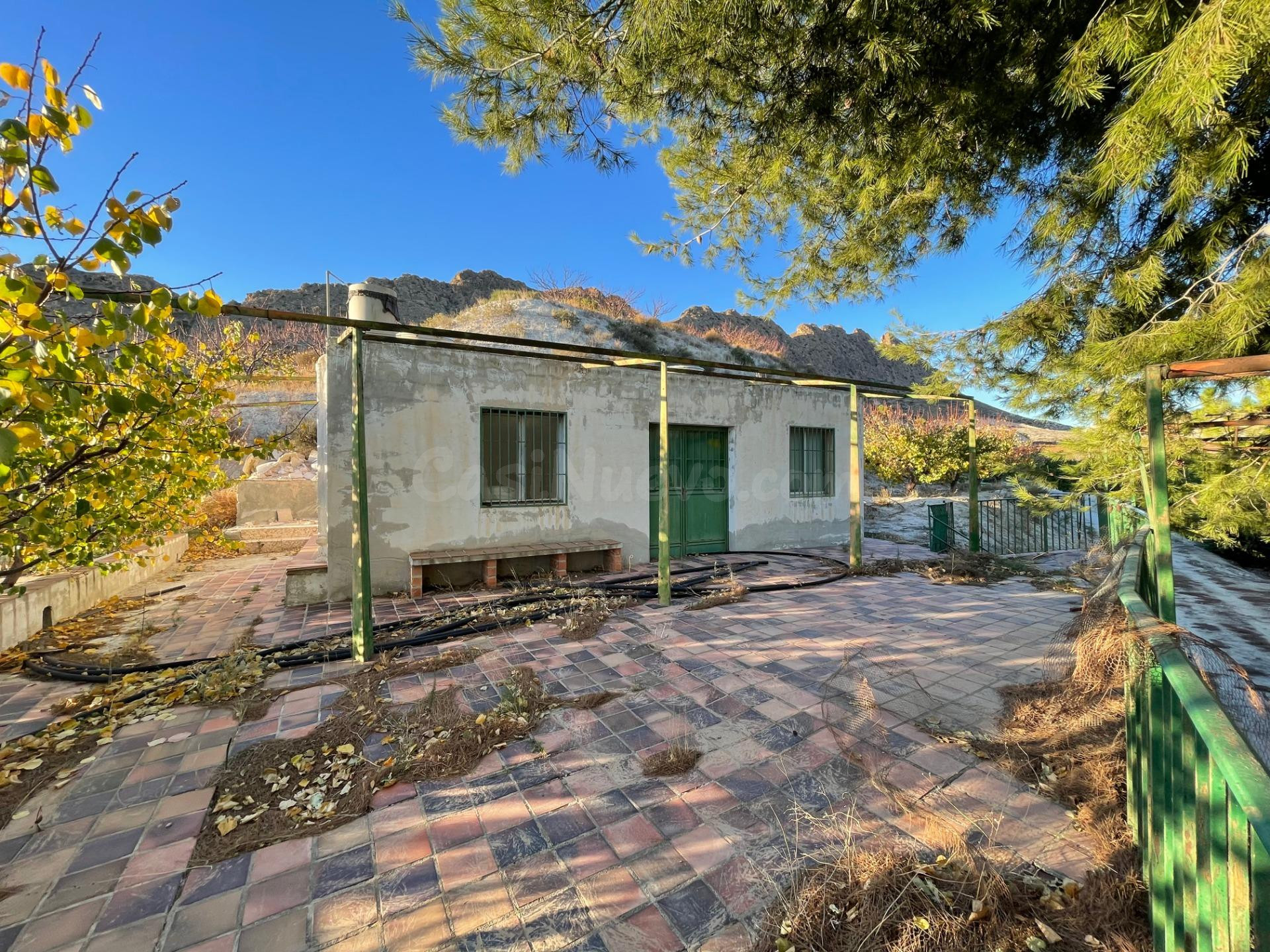 Casa con gran terreno en El Fenazar