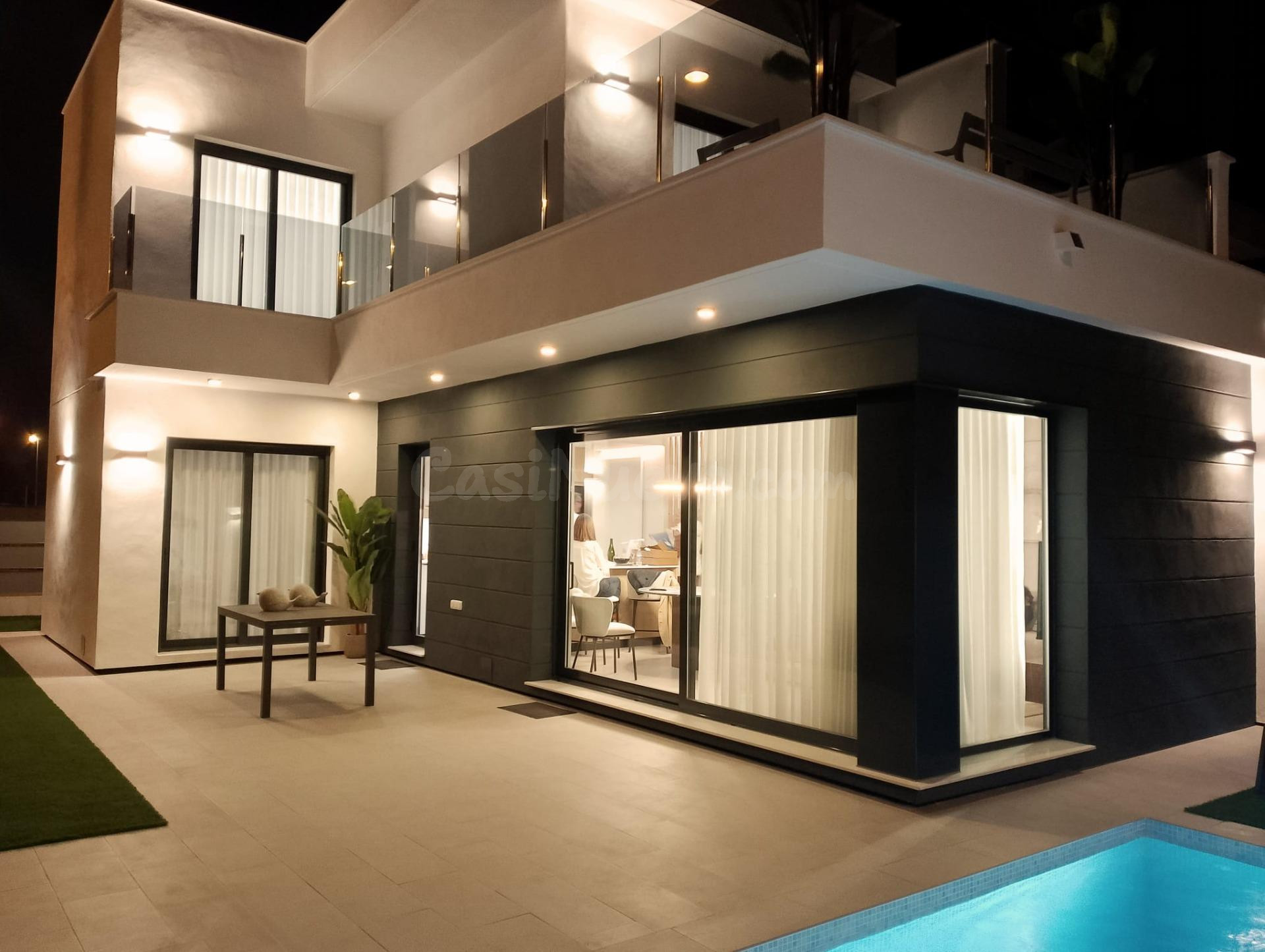 Exclusiva vivienda de alta gama en San Javier, ubicada en el campo de golf de Roda