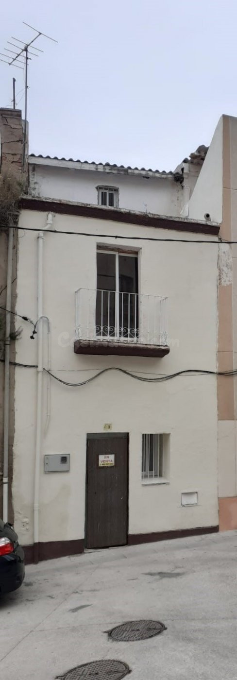 Casa de pueblo en la población de Tortosa