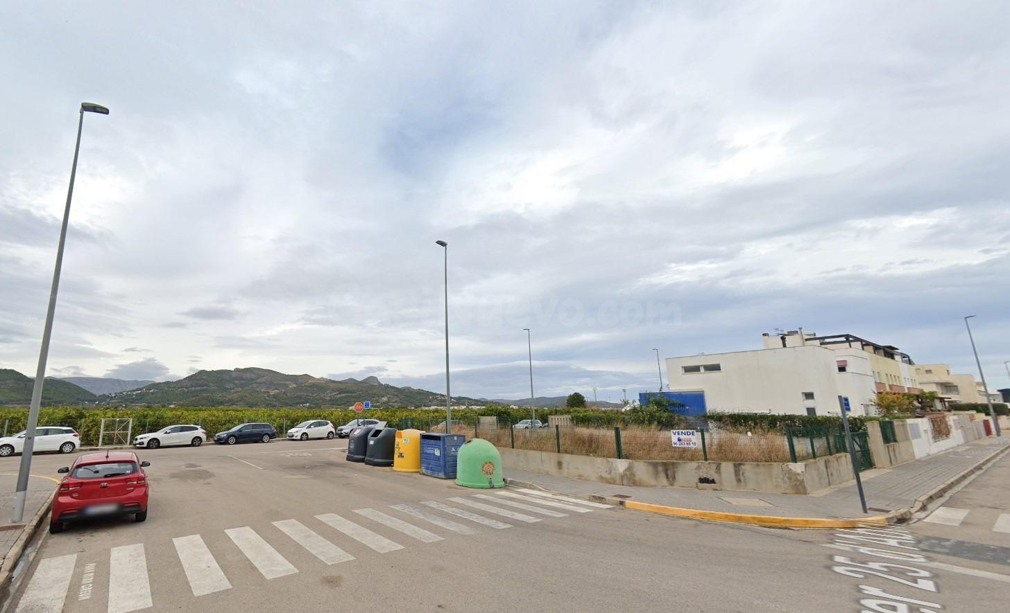 "¡Oportunidad única de venta! Bajada de precio en parcela Beniarjo, Safor". Se puede dividir.