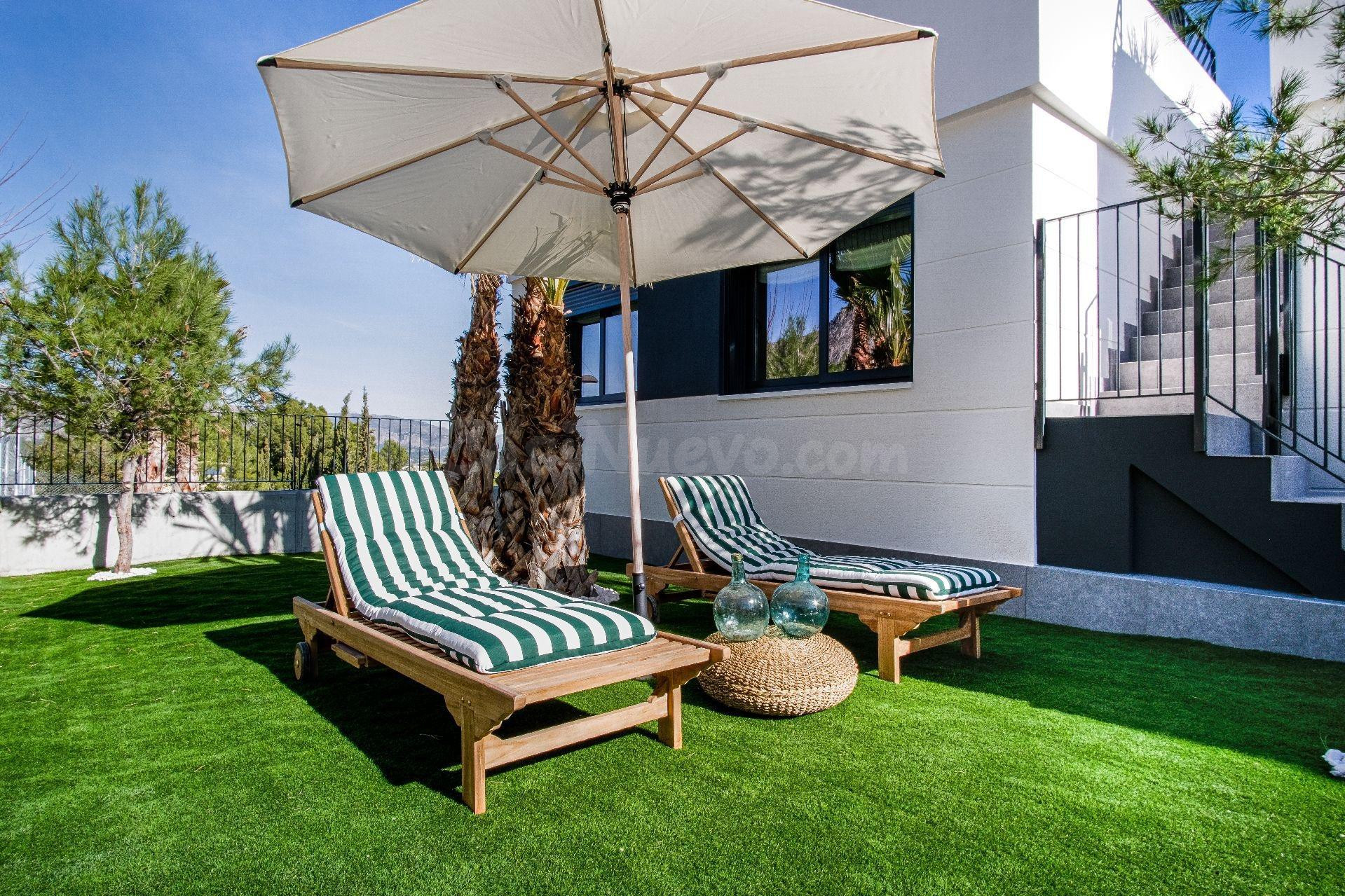 ¡Bienvenido a tu nuevo hogar en el Residencial Polop Hills, donde la naturaleza se fusiona con el co