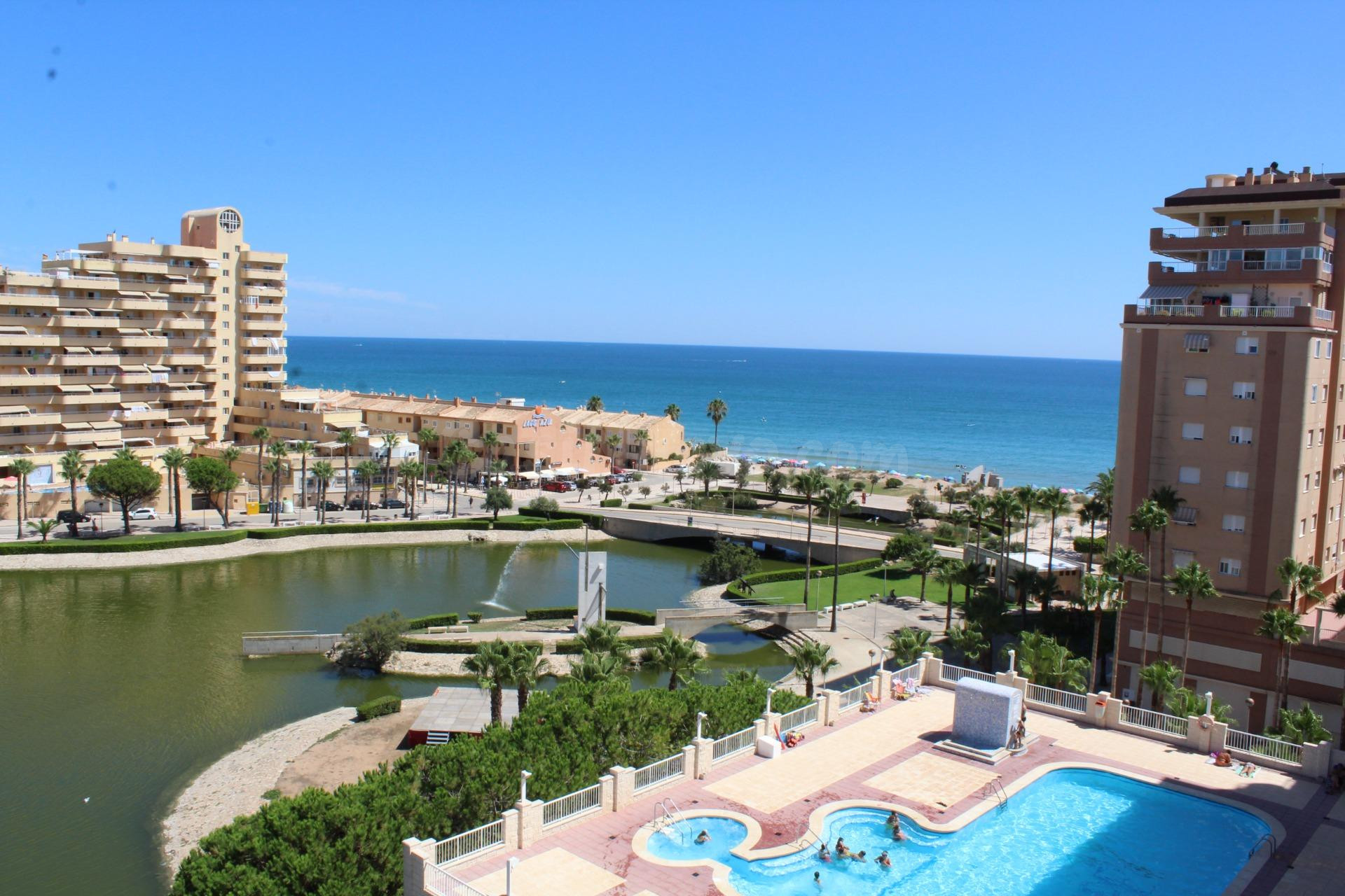 APARTAMENTO ESQUINERO CON ESPECTACULARES VISTAS AL MAR Y LAGO