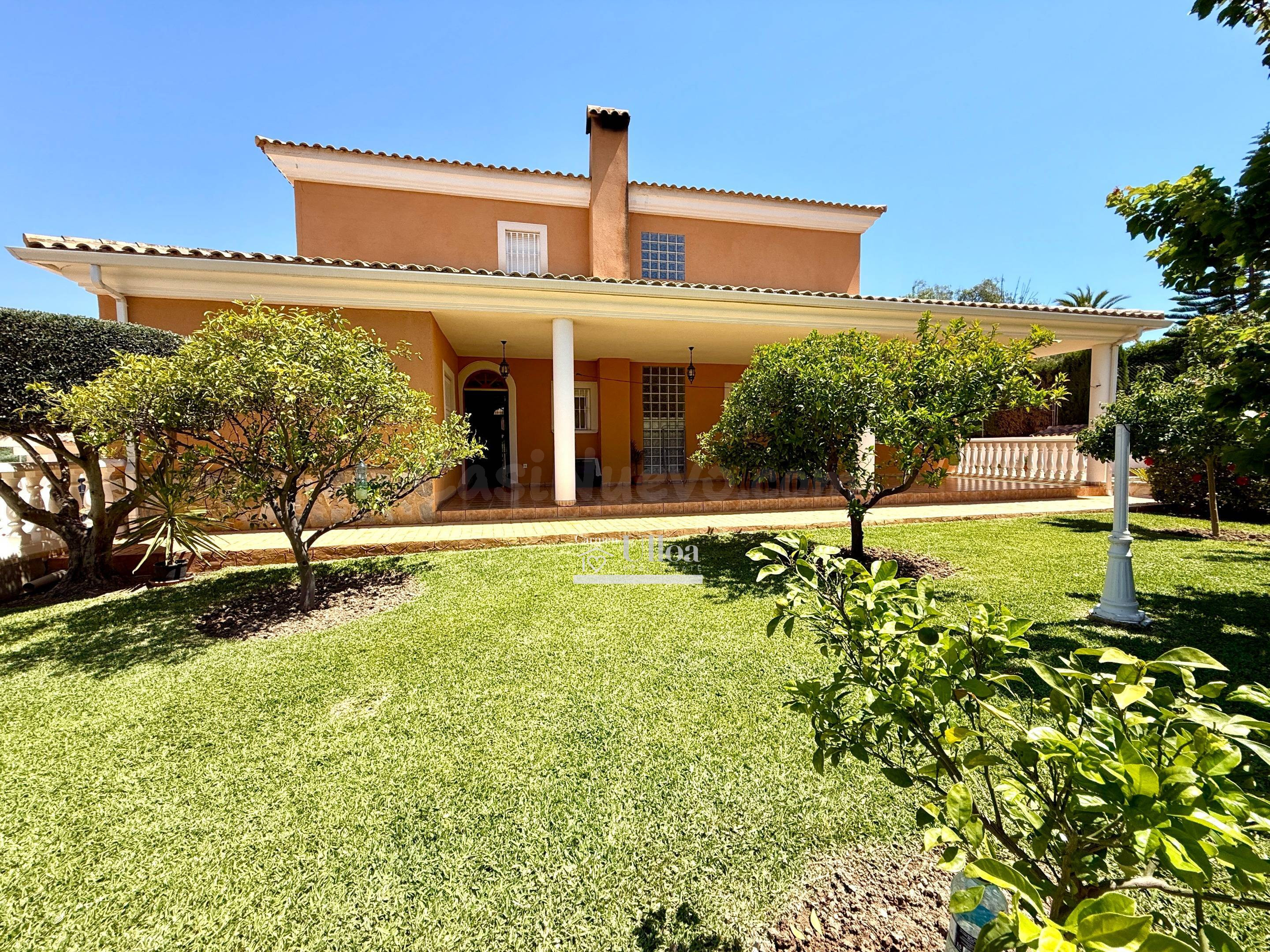 CHALET DE ENSUEÑO CON GRAN JARDIN Y PISCINA  EN LA HUERTA – MUTXAMEL