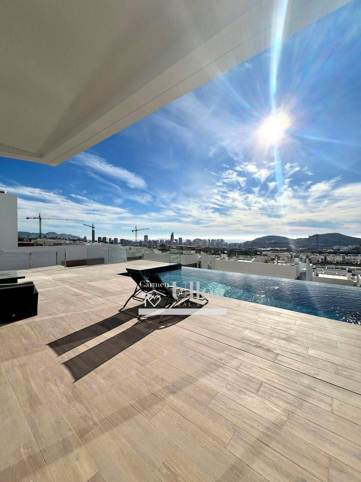 EXCLUSIVA VILLA EN FINESTRA ZONA CAMPANA GARDEN