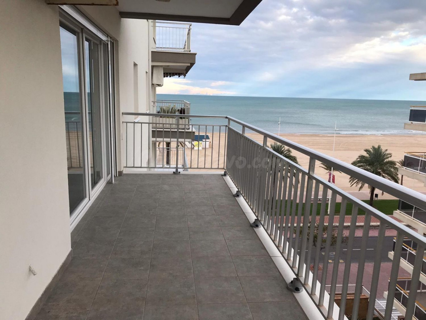 APARTAMENTO EN  PRIMERA LINEA DE LA PLAYA DE GANDIA. MP-3