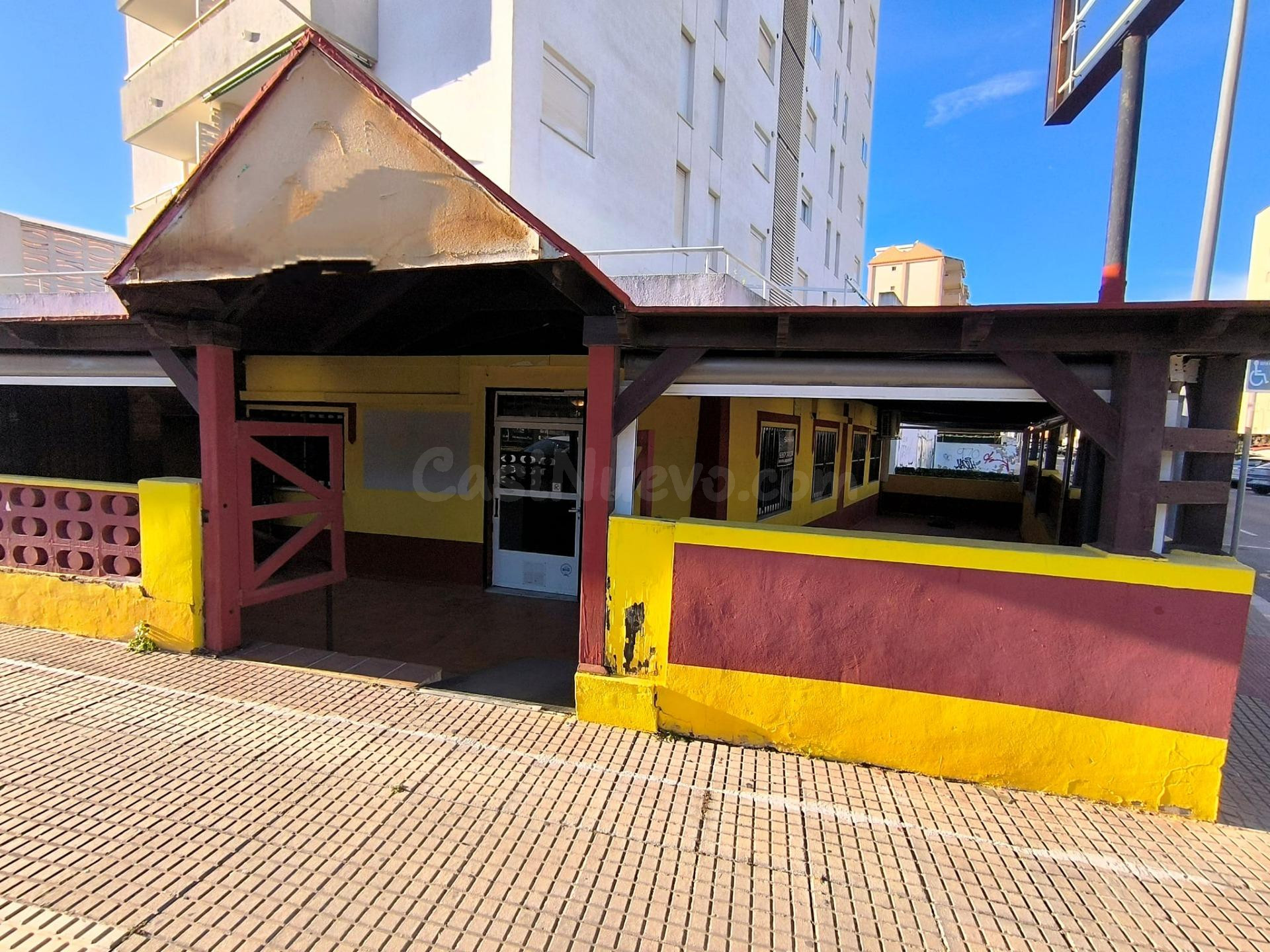 LOCAL COMERCIAL EN PLAYA DE GANDIA (VALENCIA)