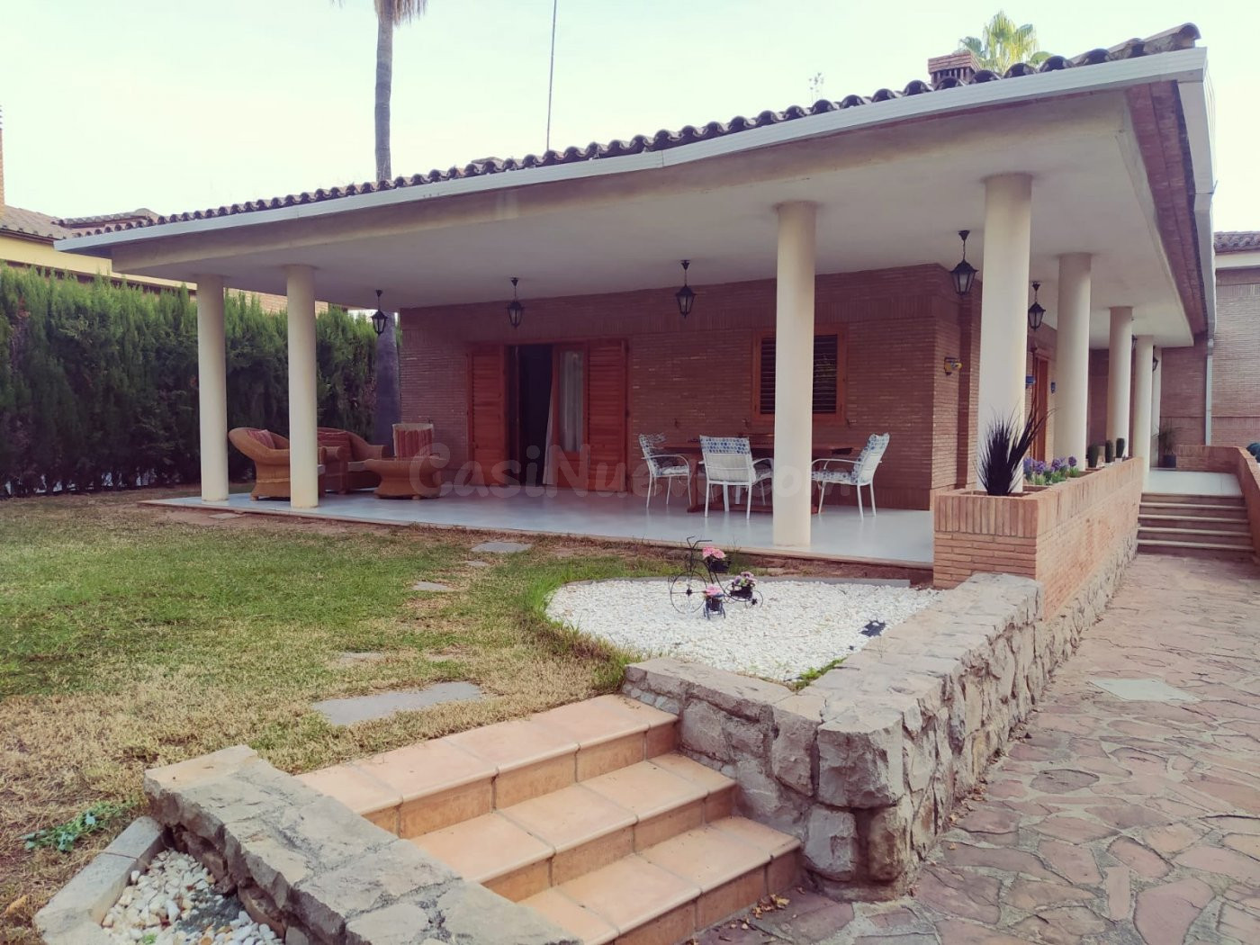 CASA EN BURRIANA CON JARDÍN