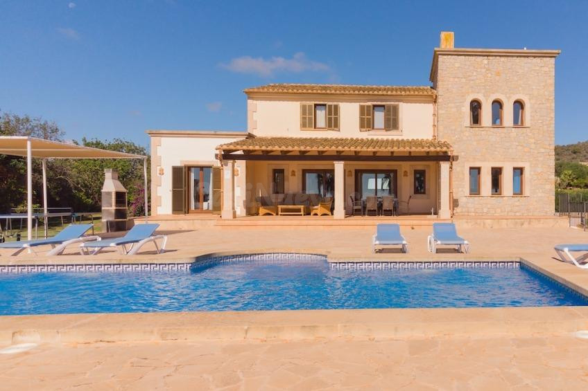 Encantadora finca rústica con licencia turística y vistas al mar cerca de Calonge