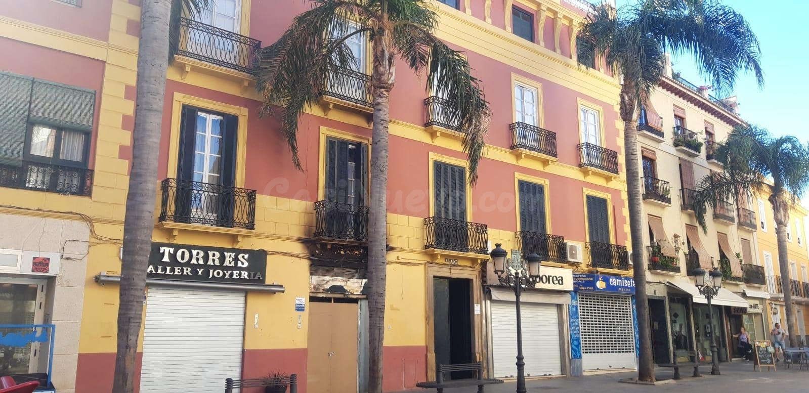 EDIFICIO CON VARIOS PISOS EN EL CENTRO DE ALMUÑECAR (IDEAL INVERSORES)