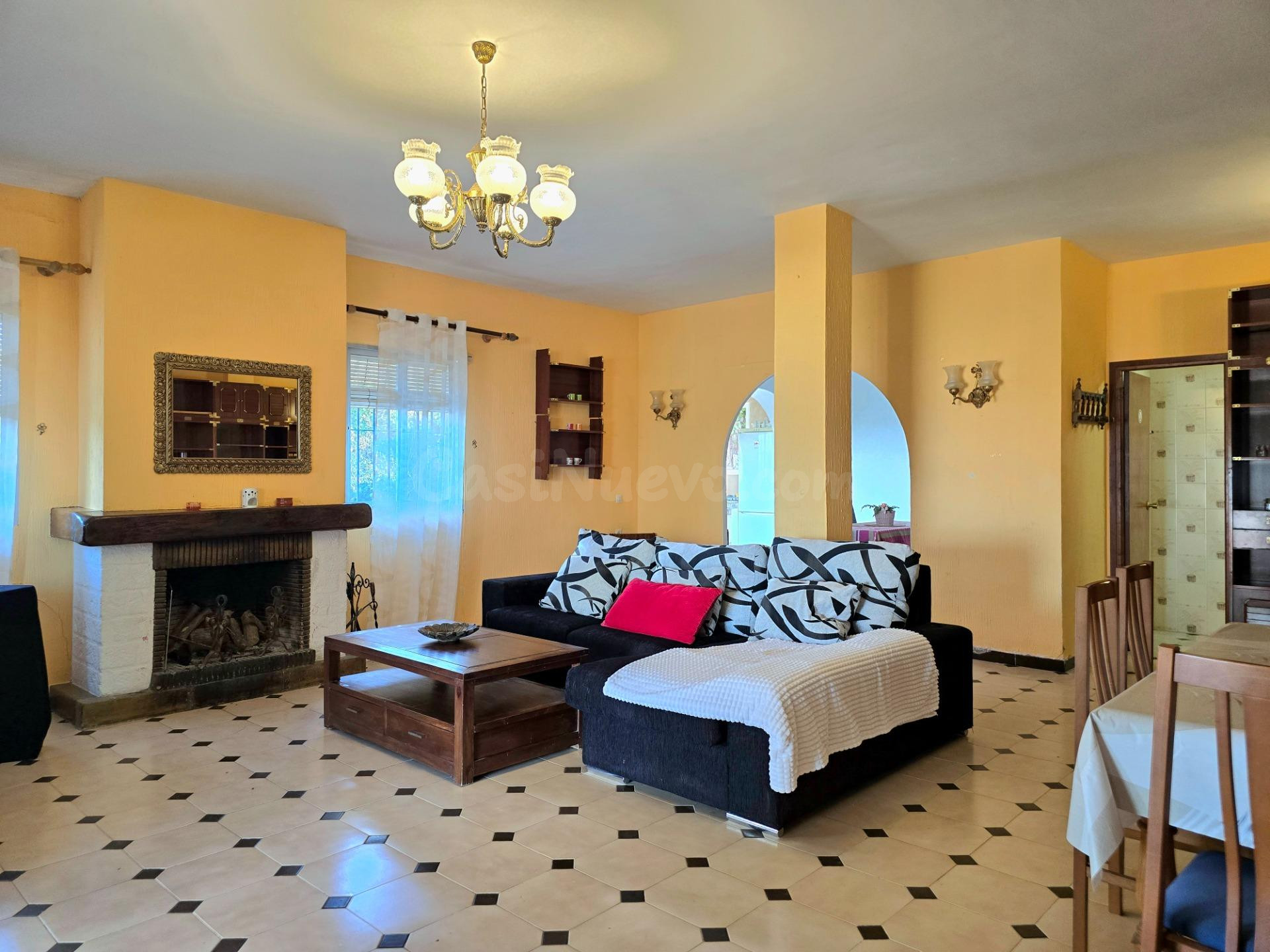 FINCA RÚSTICA, CON 3 VIVIENDAS, 2 NAVES, PISCINA, BUNGALOW, 