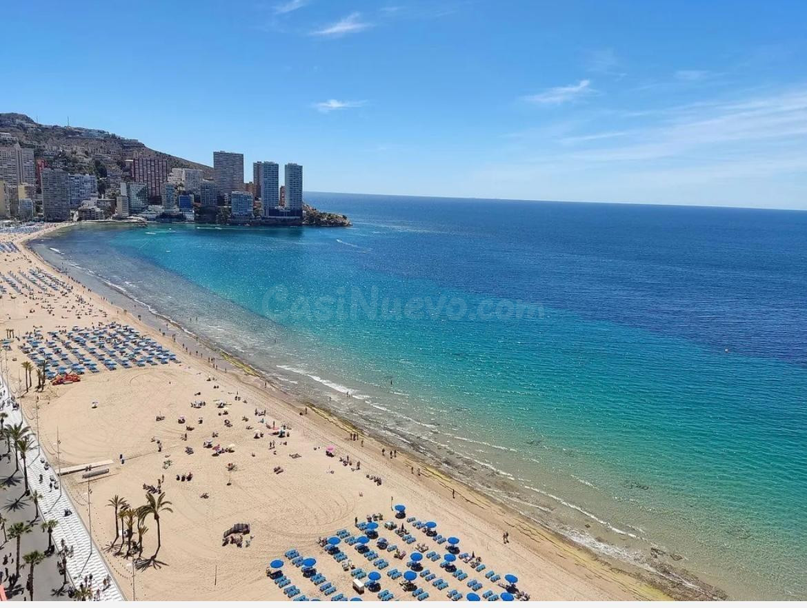 Elegante Piso en Primera Línea de Playa-( LEVANTE )- Benidorm