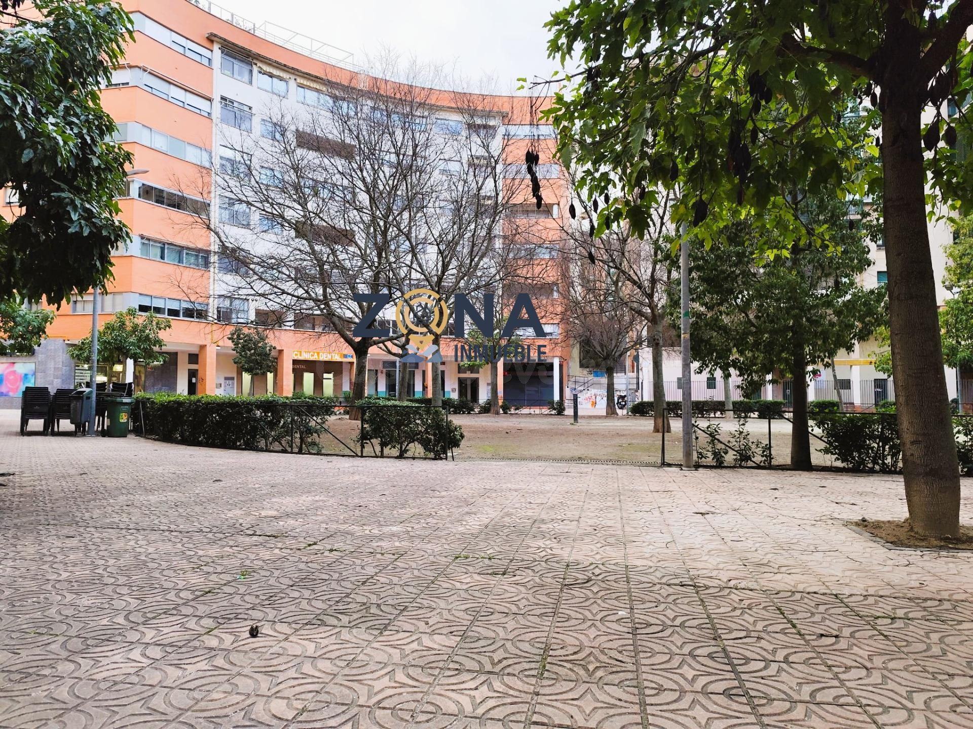 GARAJE Y TRASTERO EN ZONA FRATRES