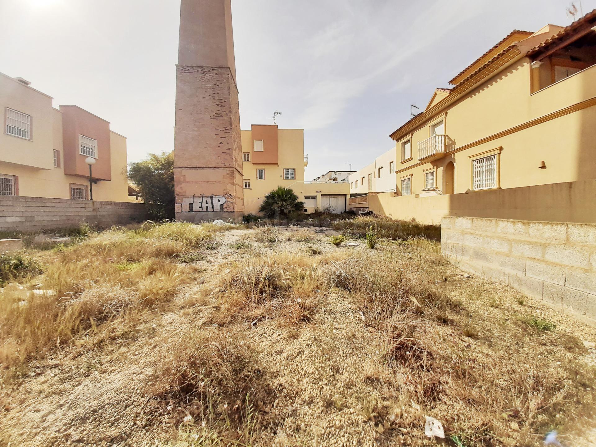 Parcela urbanizable en las Marinas Vera playa.