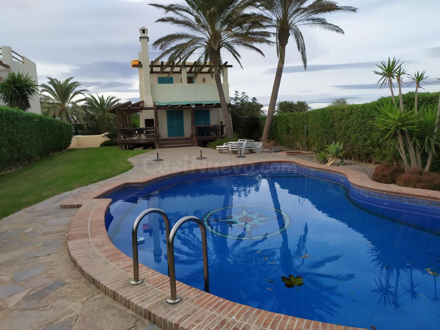 FANTASTICO CHALET DE LUJO EN PRIMERA LINEA DE PLAYA EN CALA MARQUES