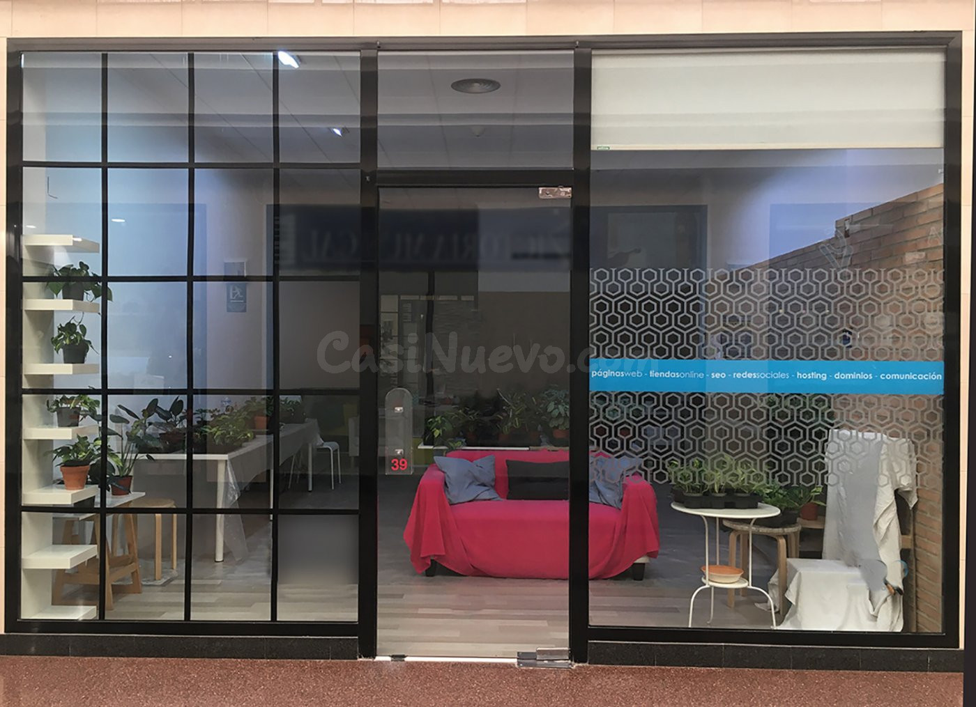 LOCAL COMERCIAL TOTALMENTE REFORMADO Y ACONDICIONADO. DISPONE DE SÓTANO