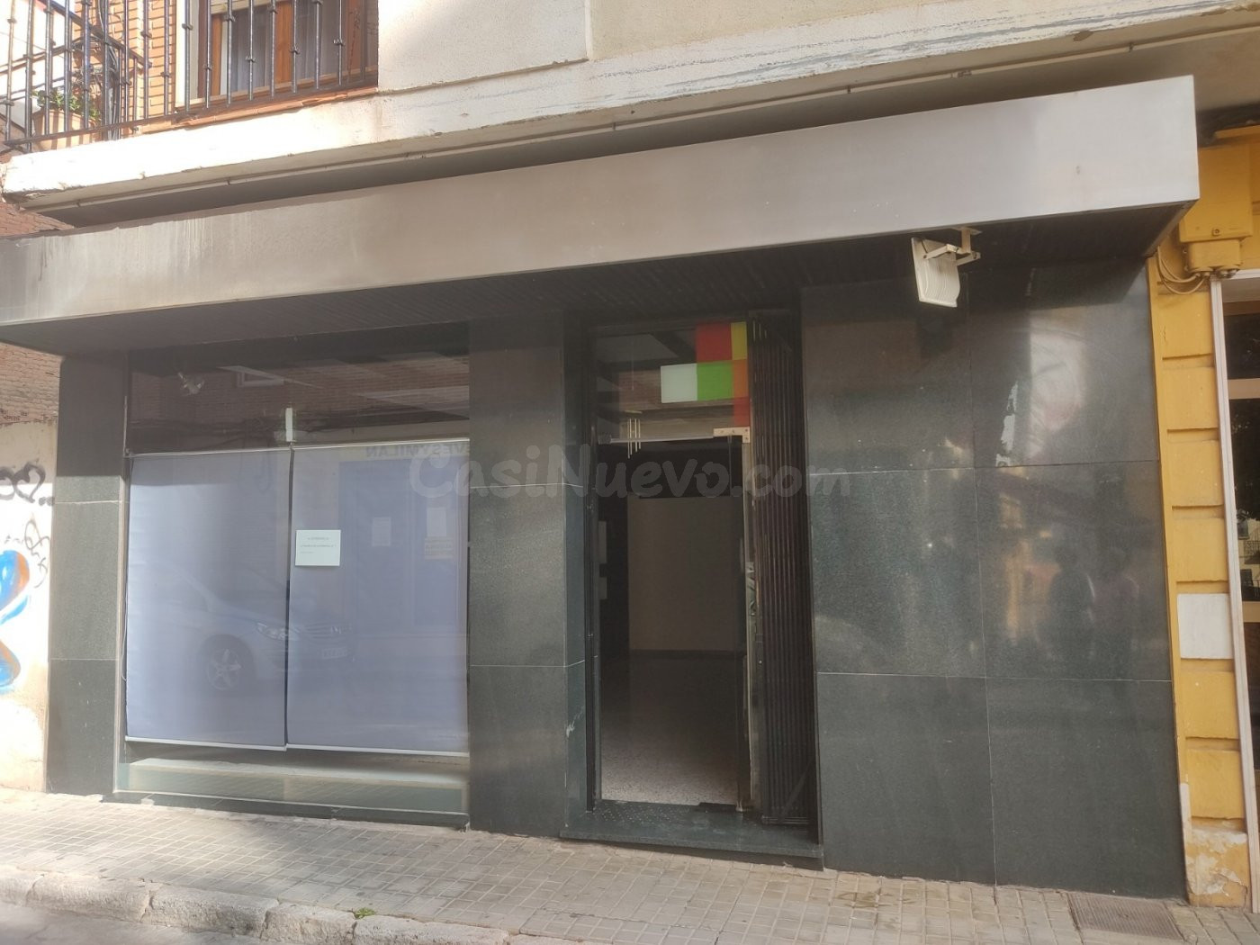 LOCAL COMERCIAL EN EXCELENTE ESTADO Y CON AMPLIO SOTANO-CENTRICO