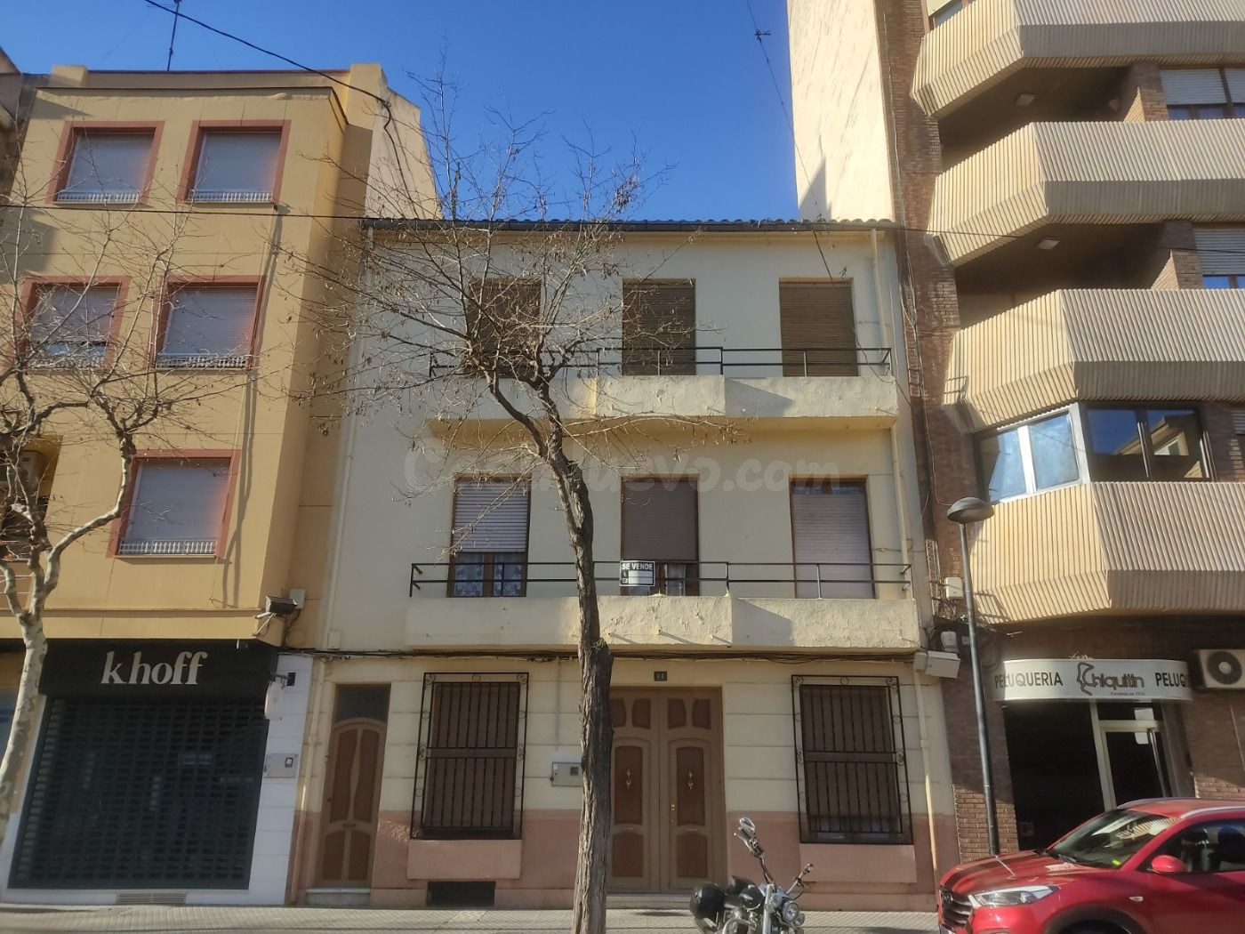 VIVIENDA DE 4 DORMITORIOS CON PATIO DE 200 METROS