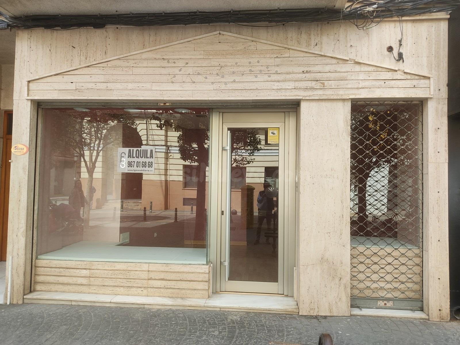ESTUPENDO LOCAL COMERCIAL- MUY CENTRICO
