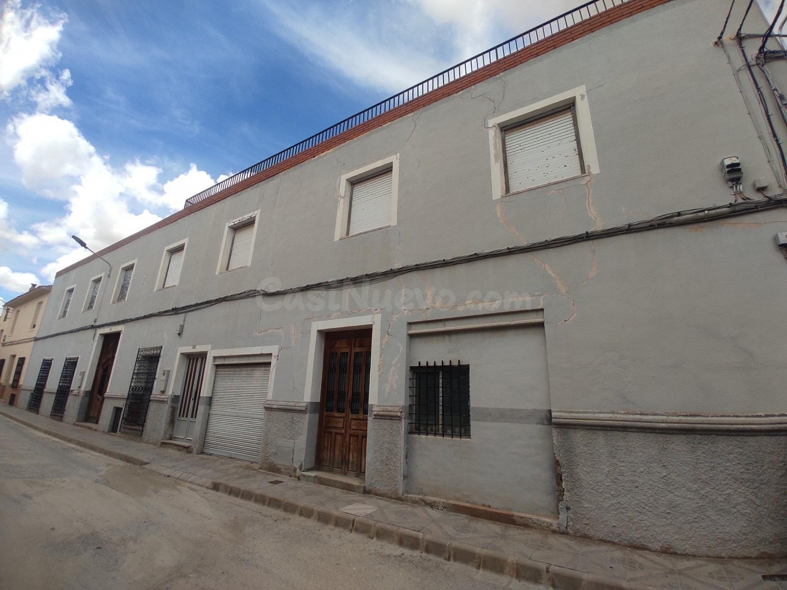 CASA EN MONTEALEGRE EN ZONA CENTRO, HACIENDO ESQUINA CON OPICIONES MUY INTERESANTES
