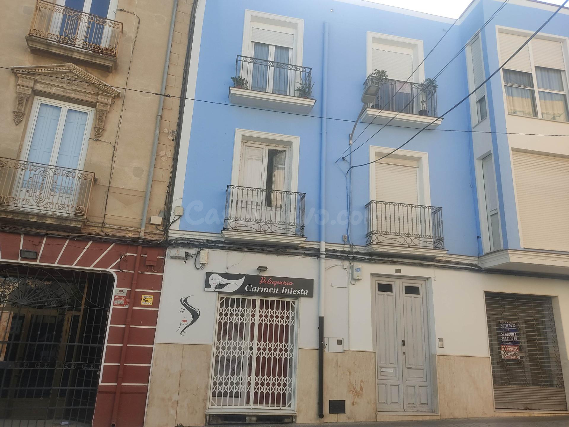 AMPLIA VIVIENDA CON EXCELENTE UBICACIÓN CÉNTRICA