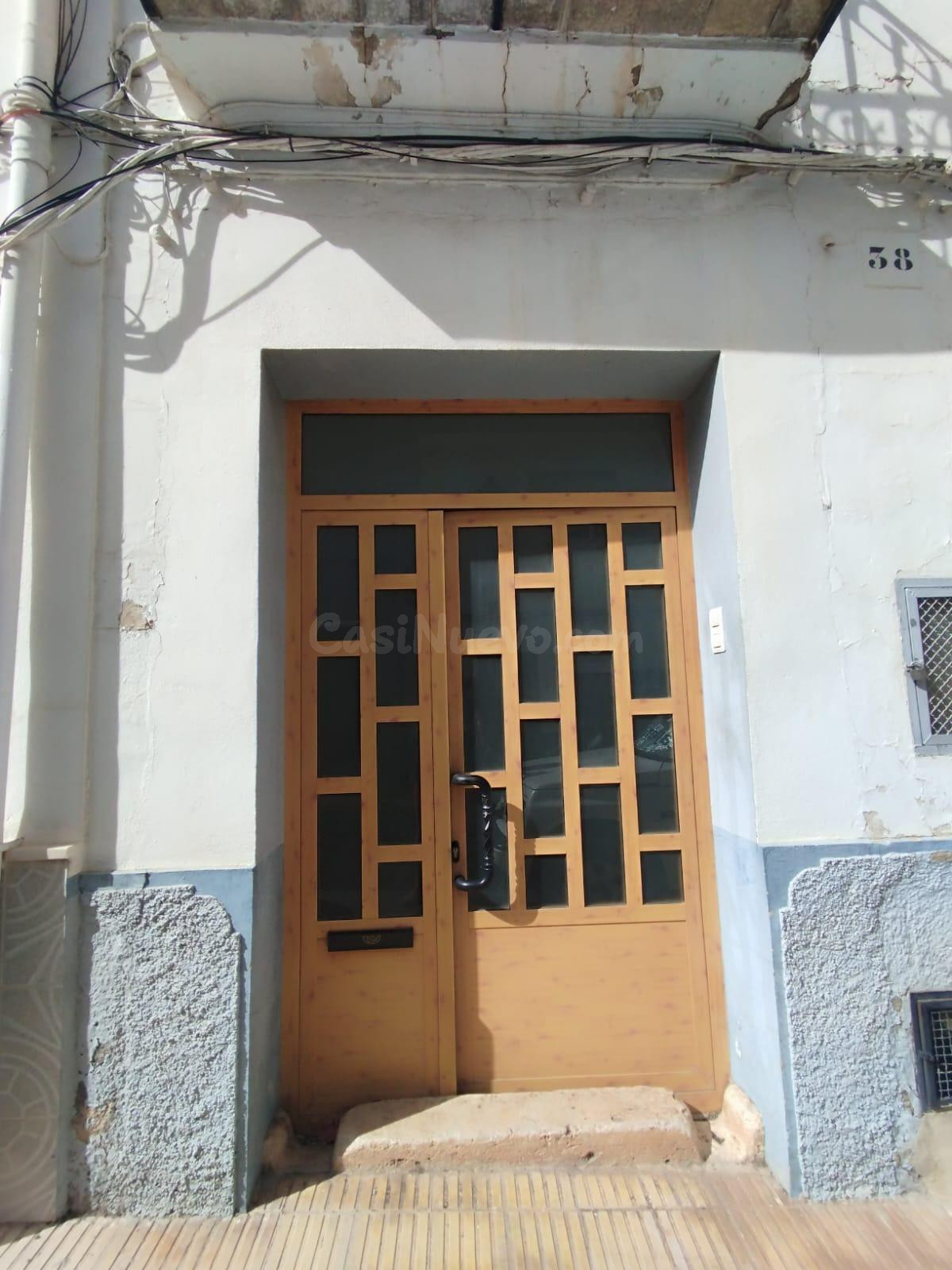 CASA  CON PATIO Y BODEGA