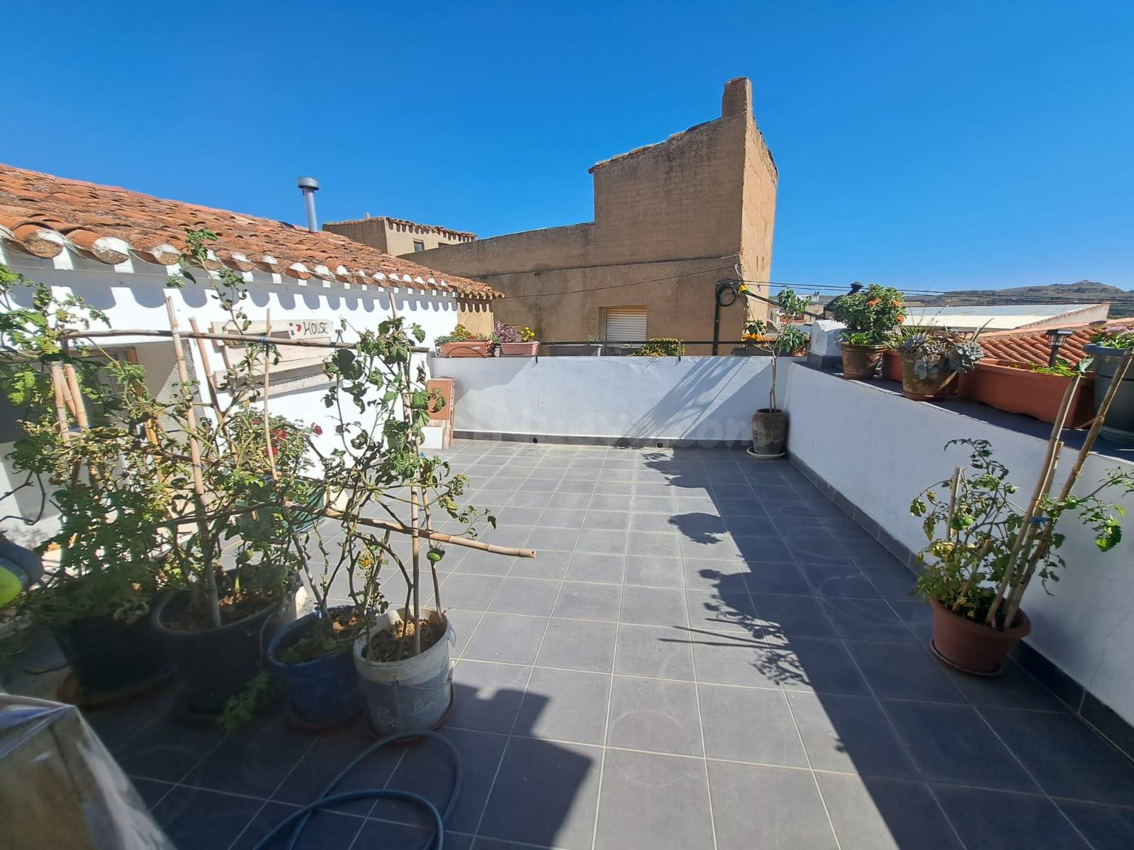 CASA COMPLETAMENTE REFORMADA EN HIGUERUELA