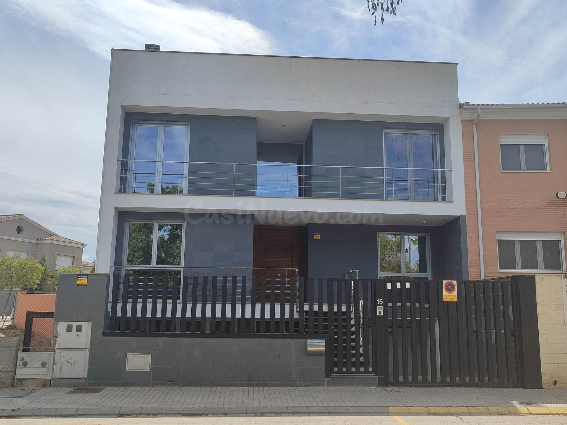 EXCELENTE CASA UNIFAMILIAR CON MUY BUENAS CALIDADES EN SUP 1