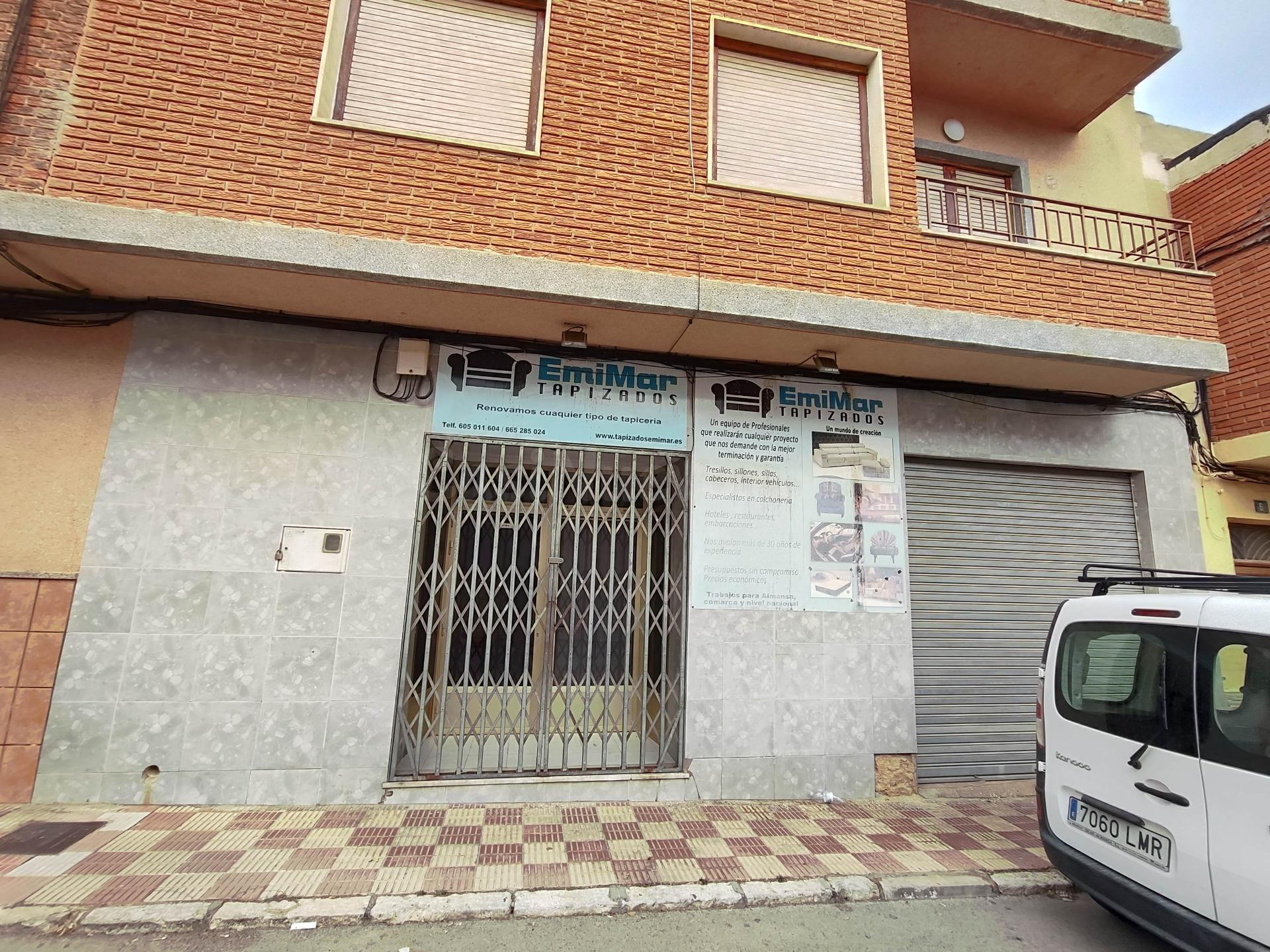 LOCAL COMERCIAL ACONDICIONADO, CON ACCESO PARA VEHÍCULOS
