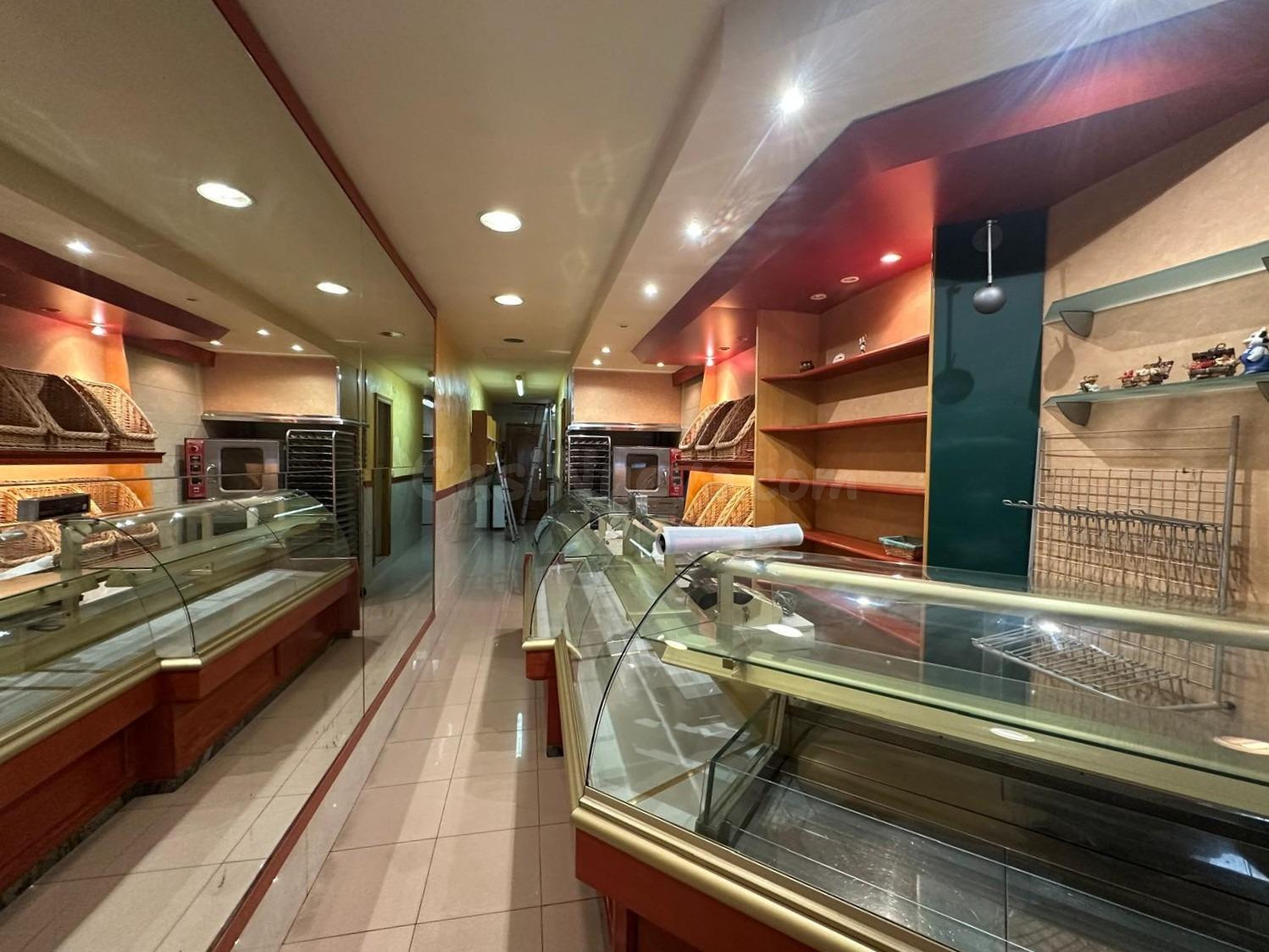 PANADERÍA EN CALLE SAN CARLOS