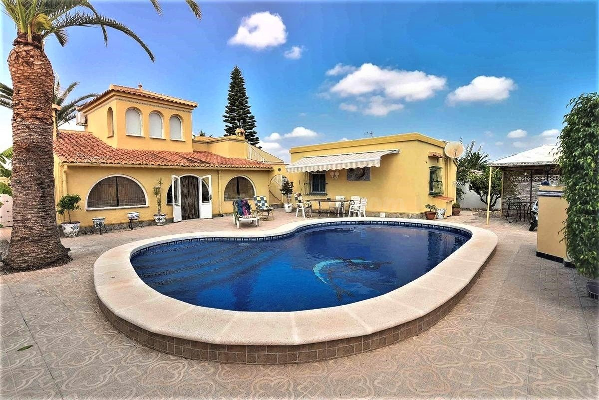 CHALET INDEPENDIENTE EN LA TORRETA FLORIDA, TORREVIEJA