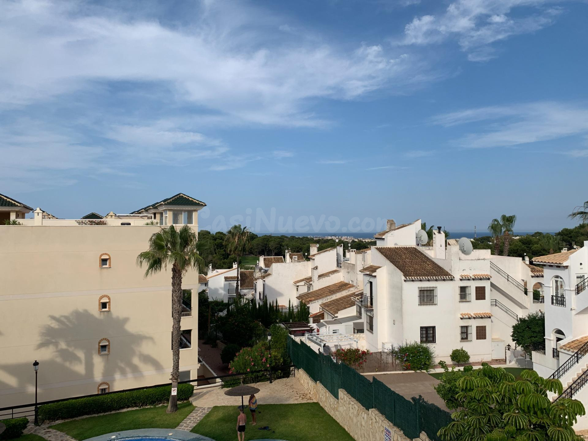 BUNGALOW EN ESQUINA CON GRAN JARDÍN EN VILLAMARTIN