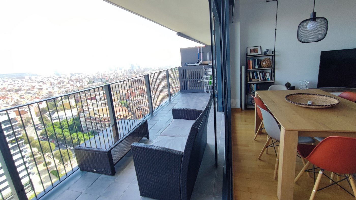 Piso en alquiler con terraza propia y vistas de la ciudad