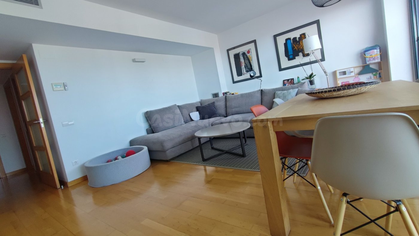 Piso en alquiler con terraza propia y vistas de la ciudad - foto 4
