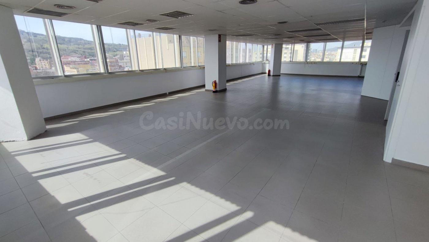 Gran Oficina de 250m2 en Edificio Colón.