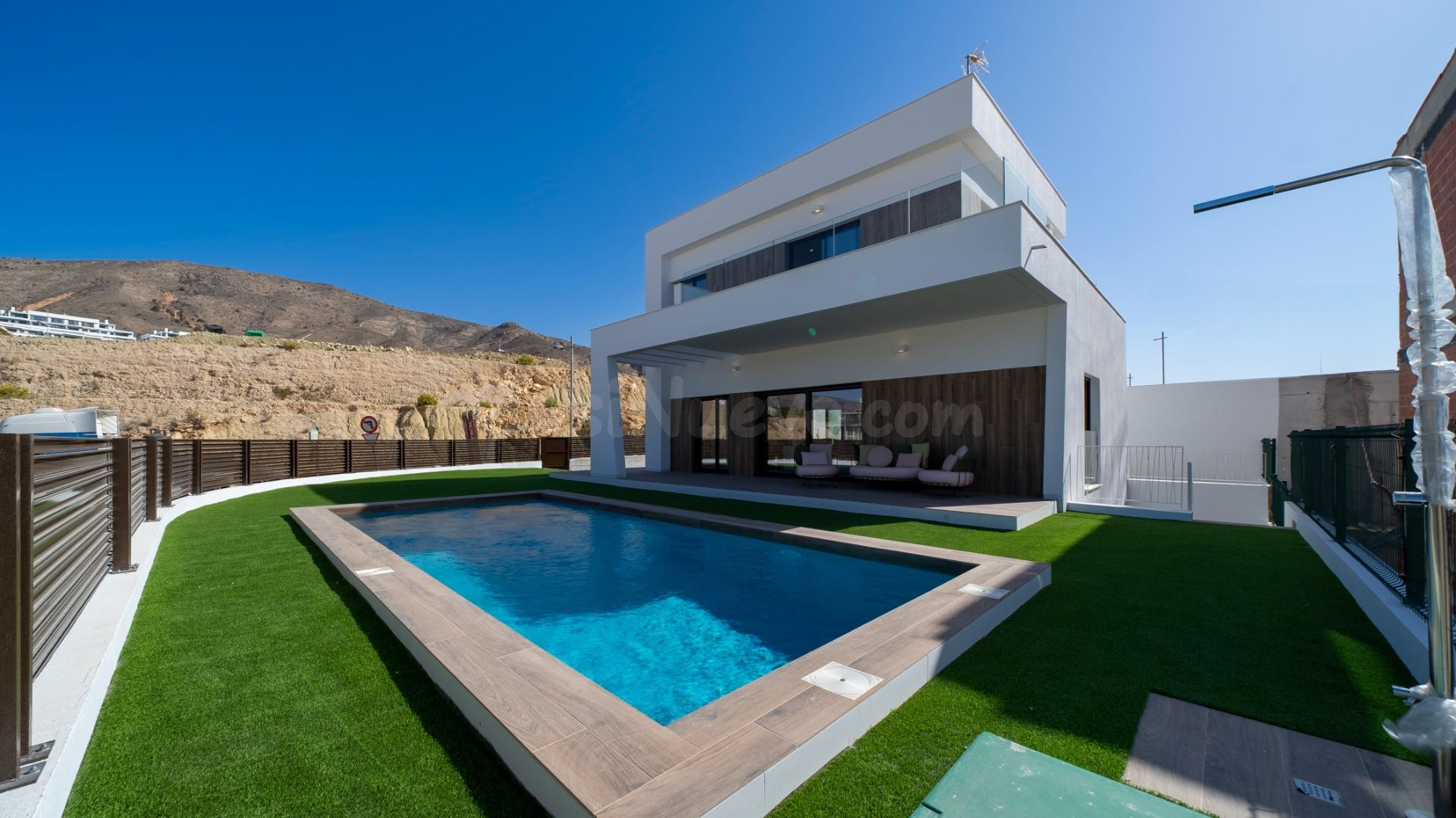Villa Sunset: una fusión armoniosa entre naturaleza y vida moderna