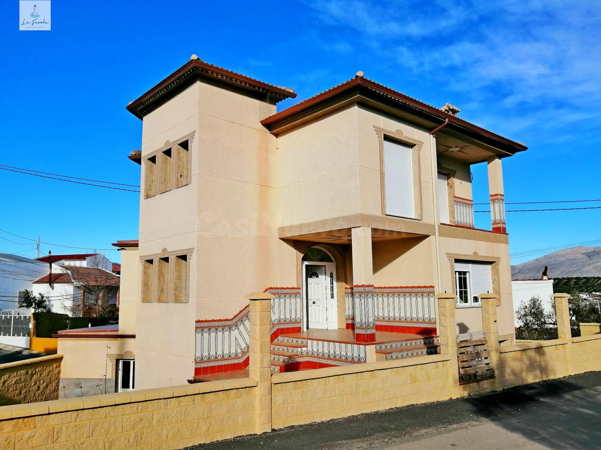 BONITA CASA UNIFAMILIAR EN FUENTE CAMACHO (LOJA)