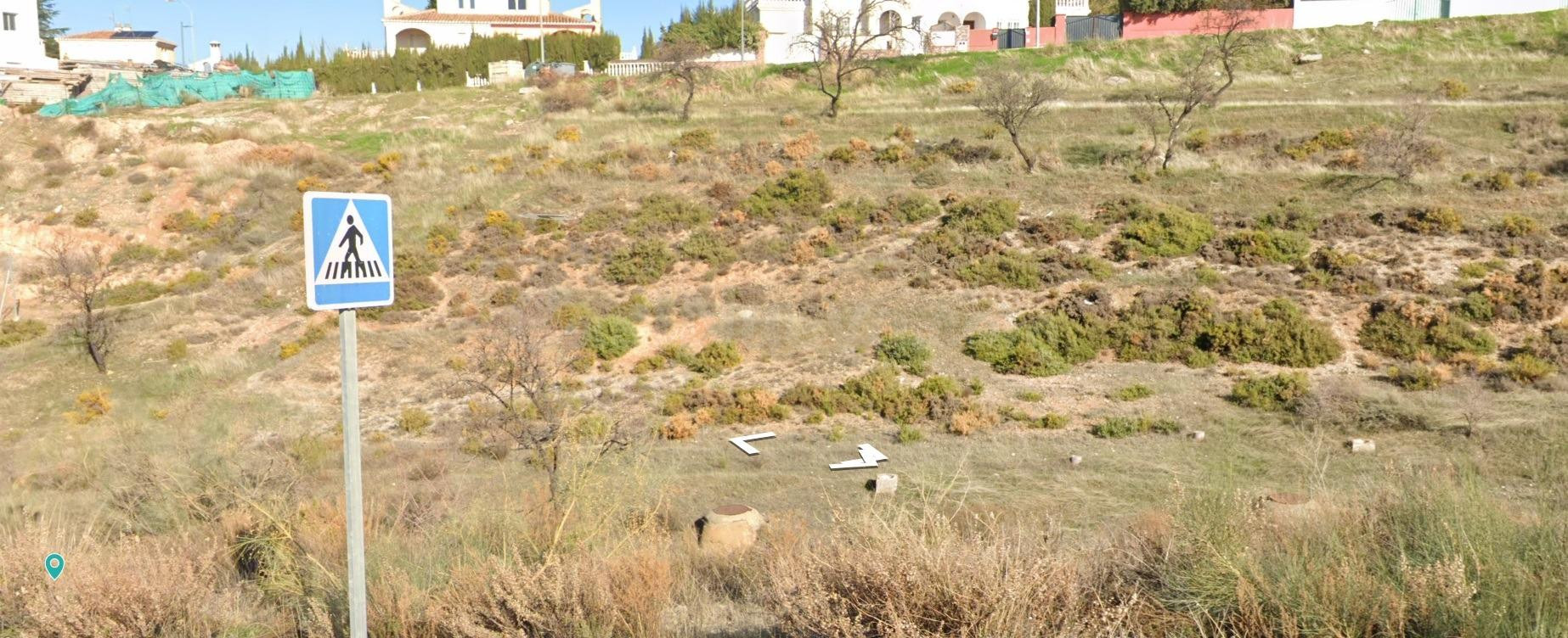 Venta de parcela en urbanizacion p-12, La Zubia
