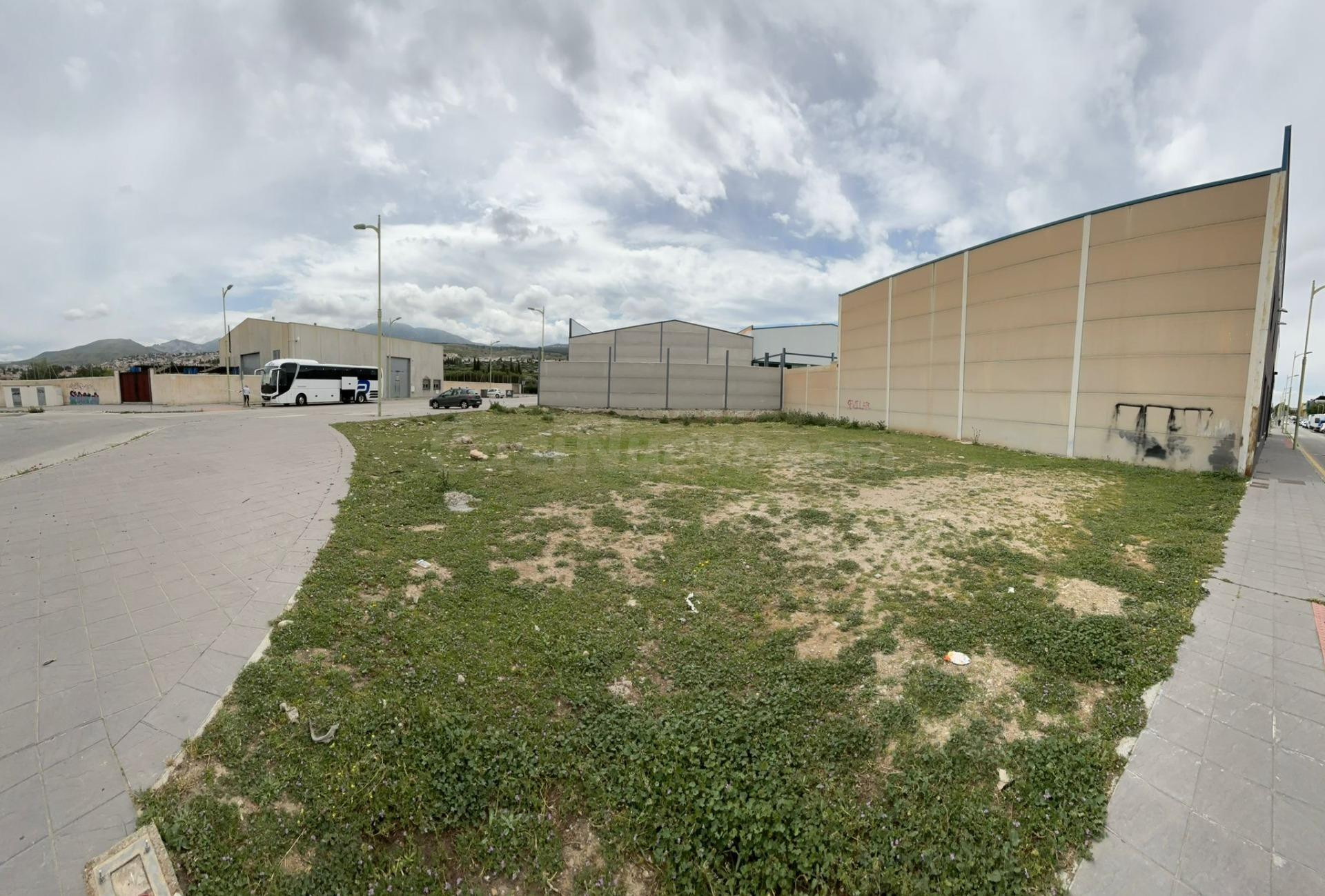 Terreno industrial en venta La Zubia.